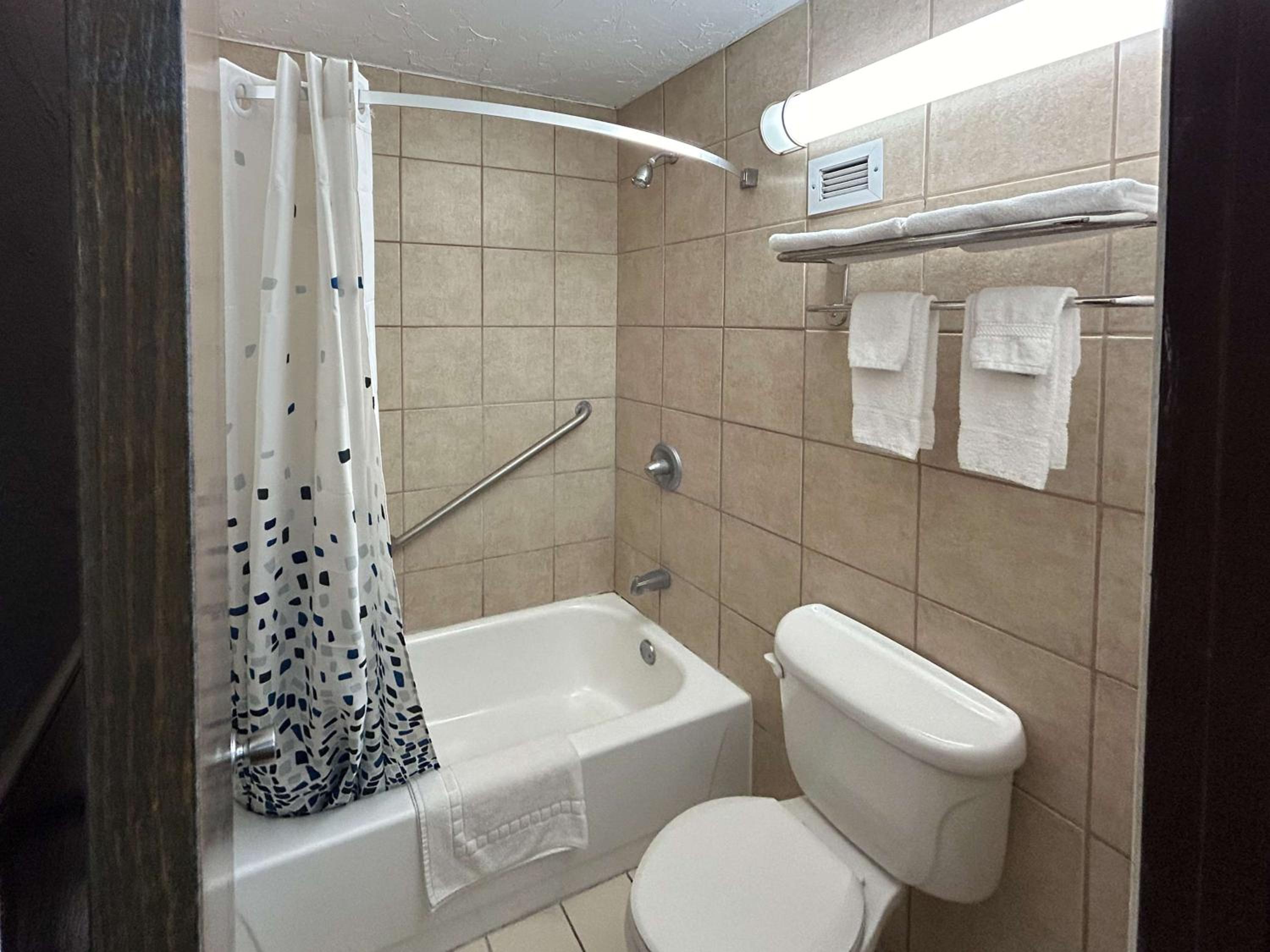Double Room with Two Double Beds - Non-Smoking - Photo 2