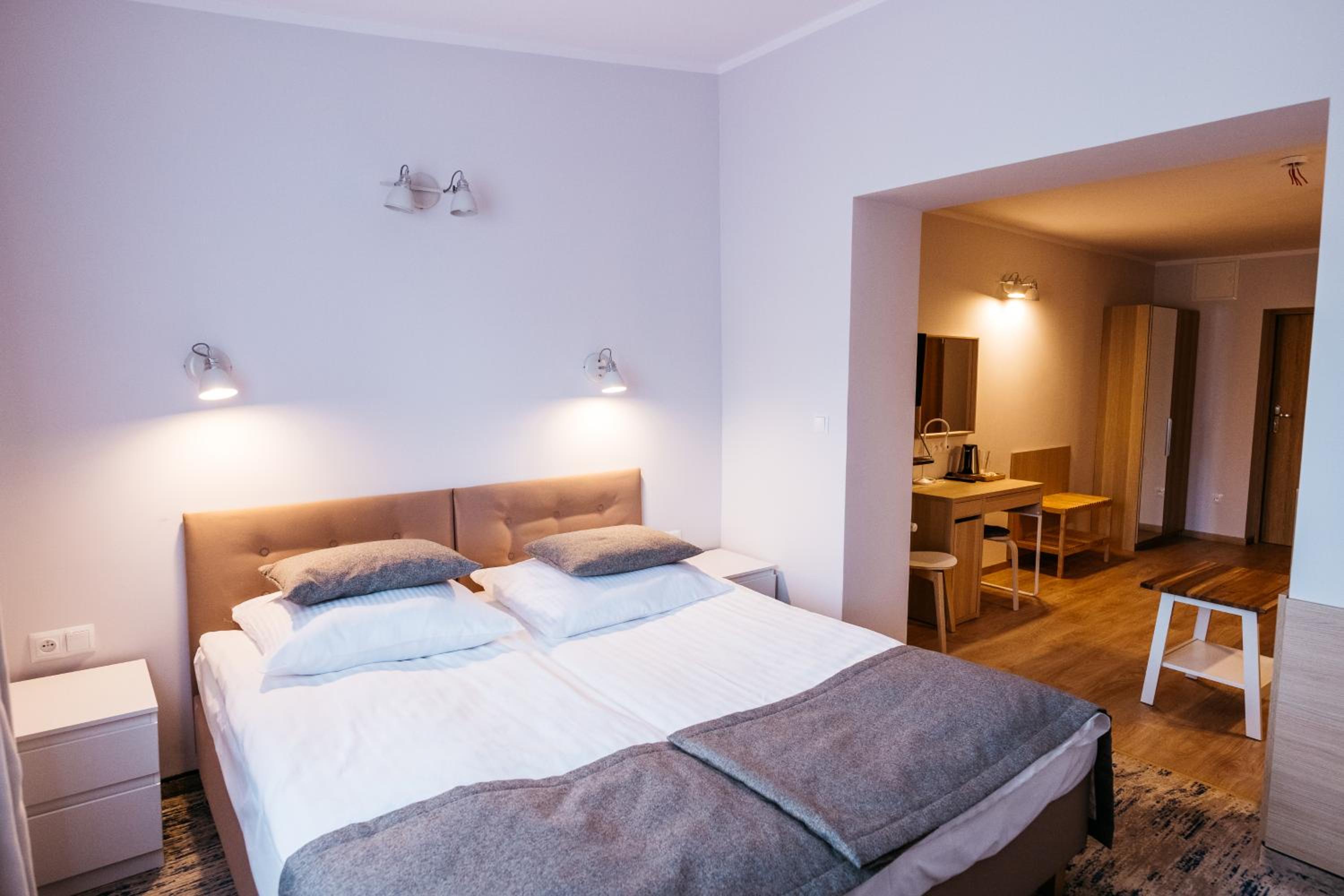 Family Double Room - Photo 8