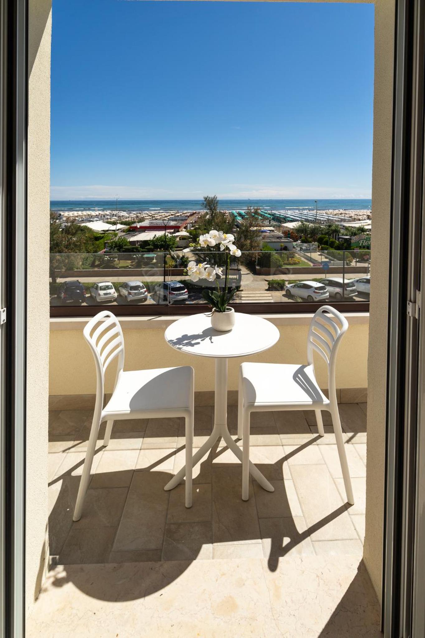 Double Room with Balcony and Sea View photo 2