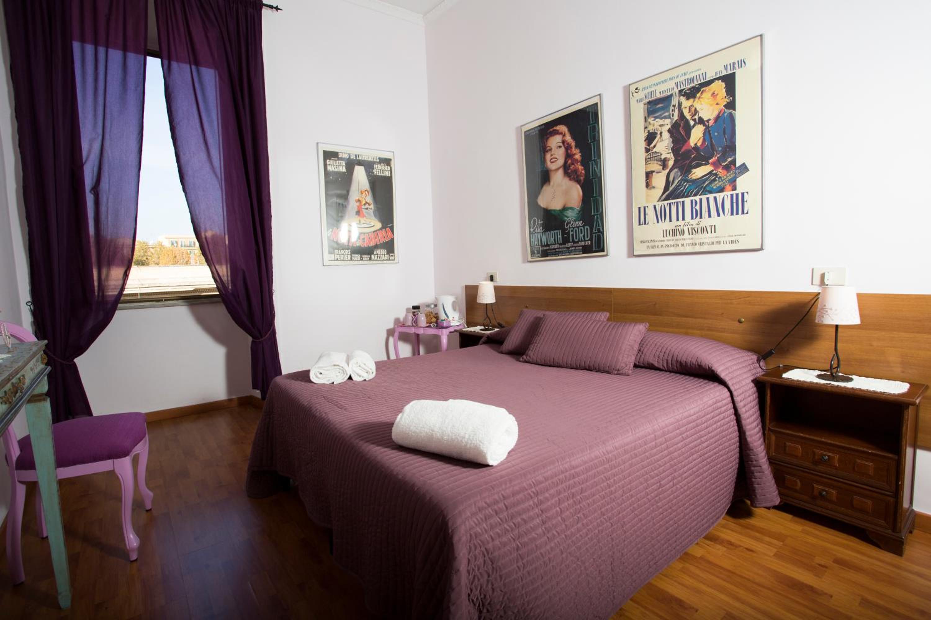 Double Room with Shared Bathroom photo 3
