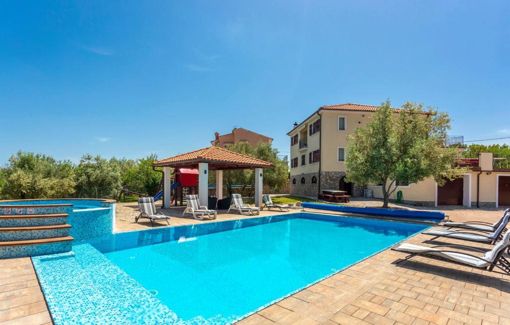 Villa photo 1