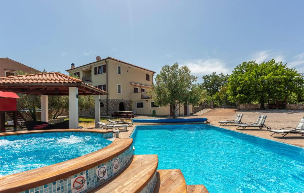 Villa photo 2
