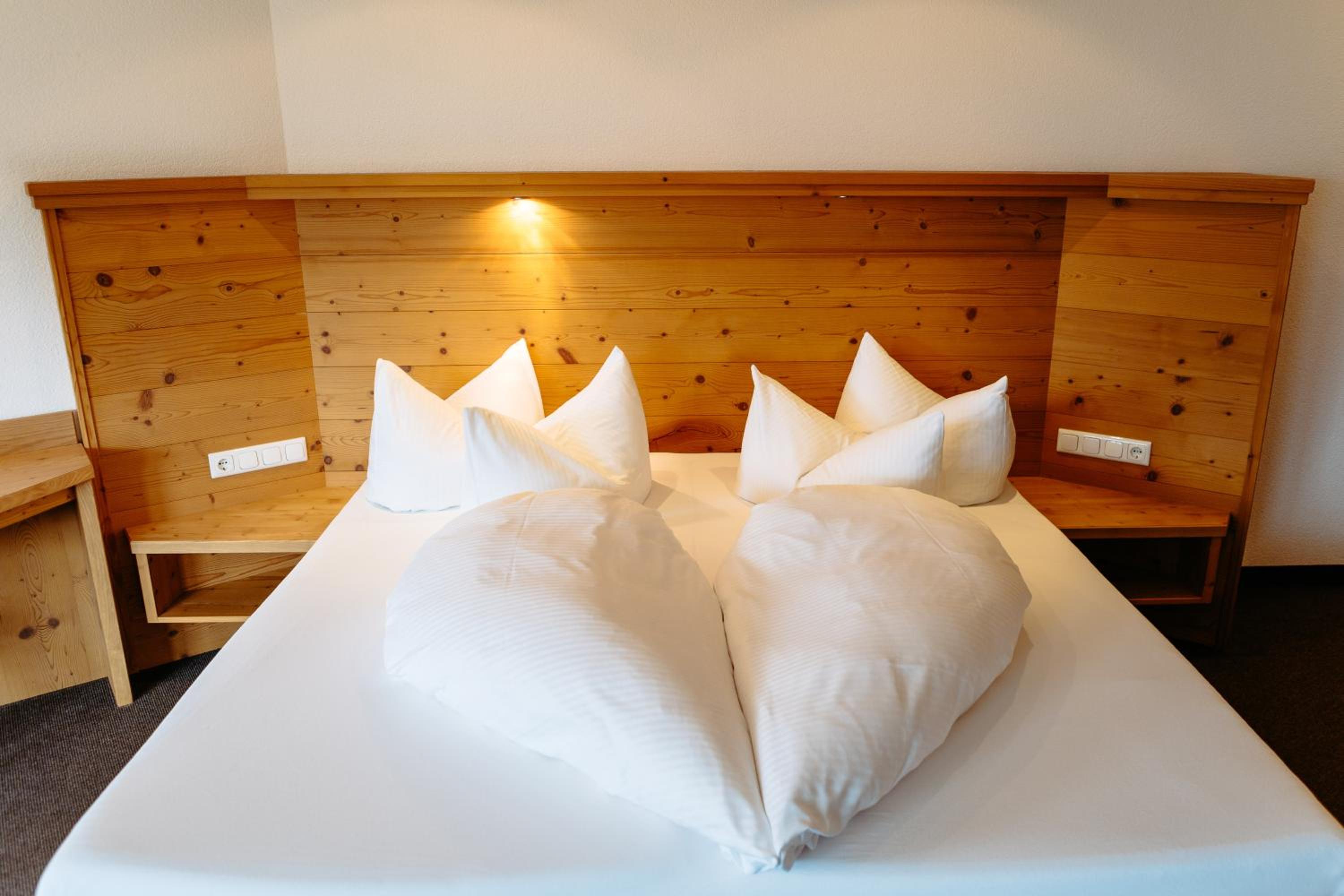 Deluxe Double Room - Photo 14