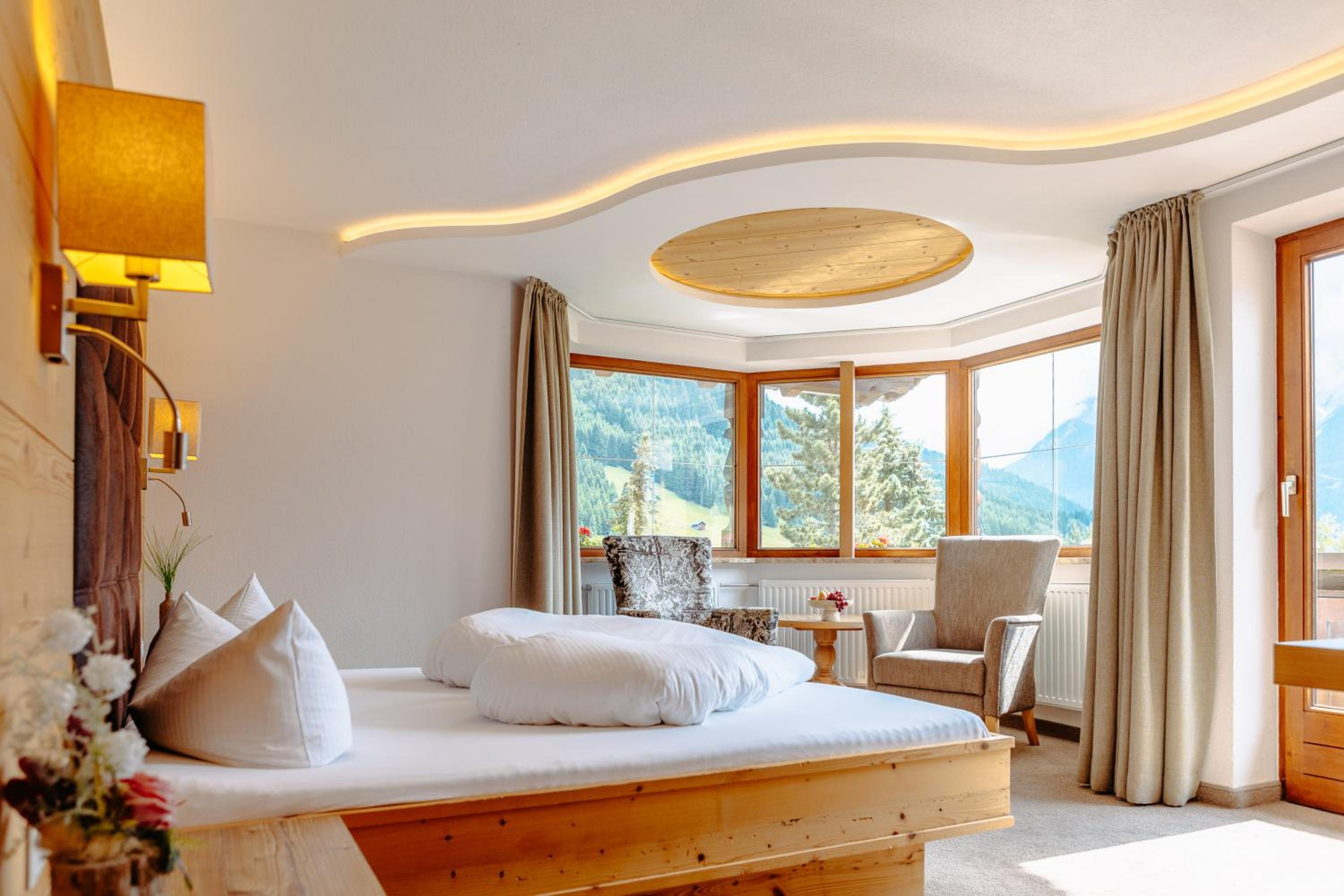 Superior Double Room with Balcony - Photo 6