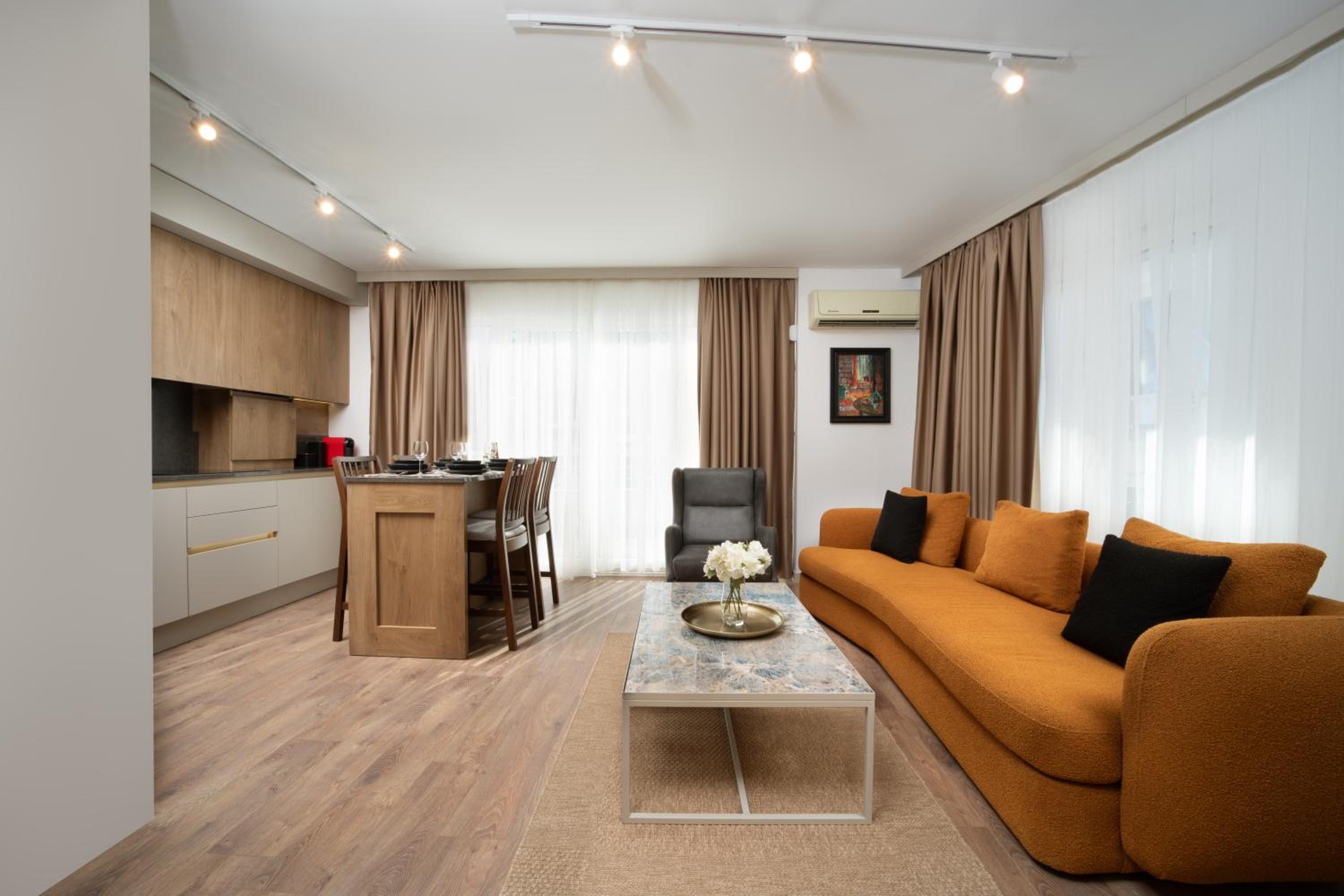 Deluxe Suite photo 1