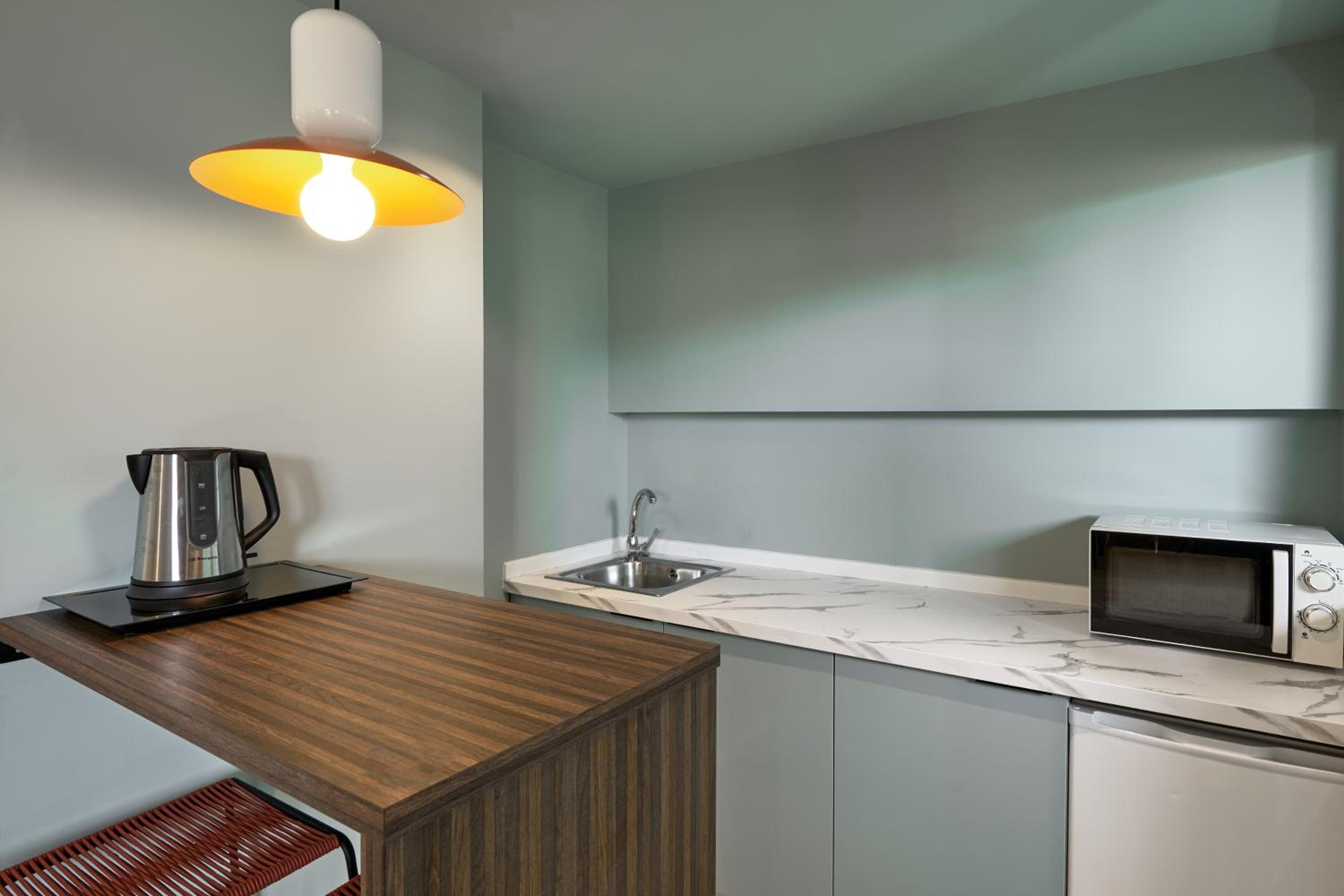 Suite with Unlimited Brunch (2 Adults)