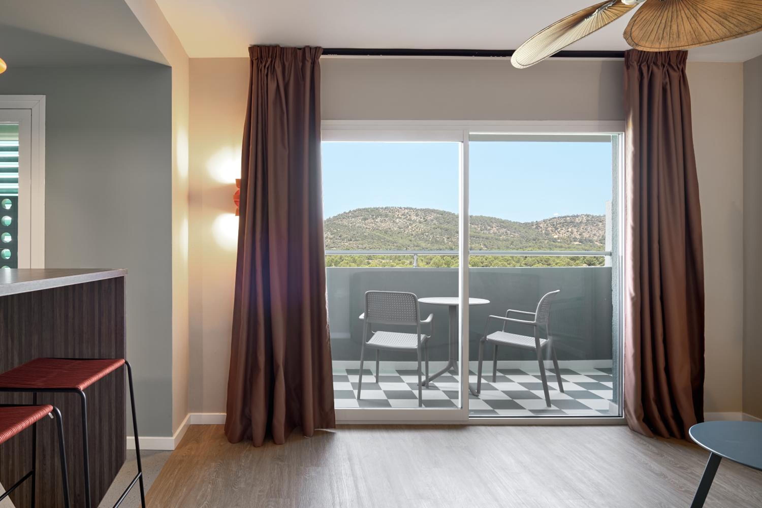 Suite with Mountain View and Unlimited Brunch (2 Adults)