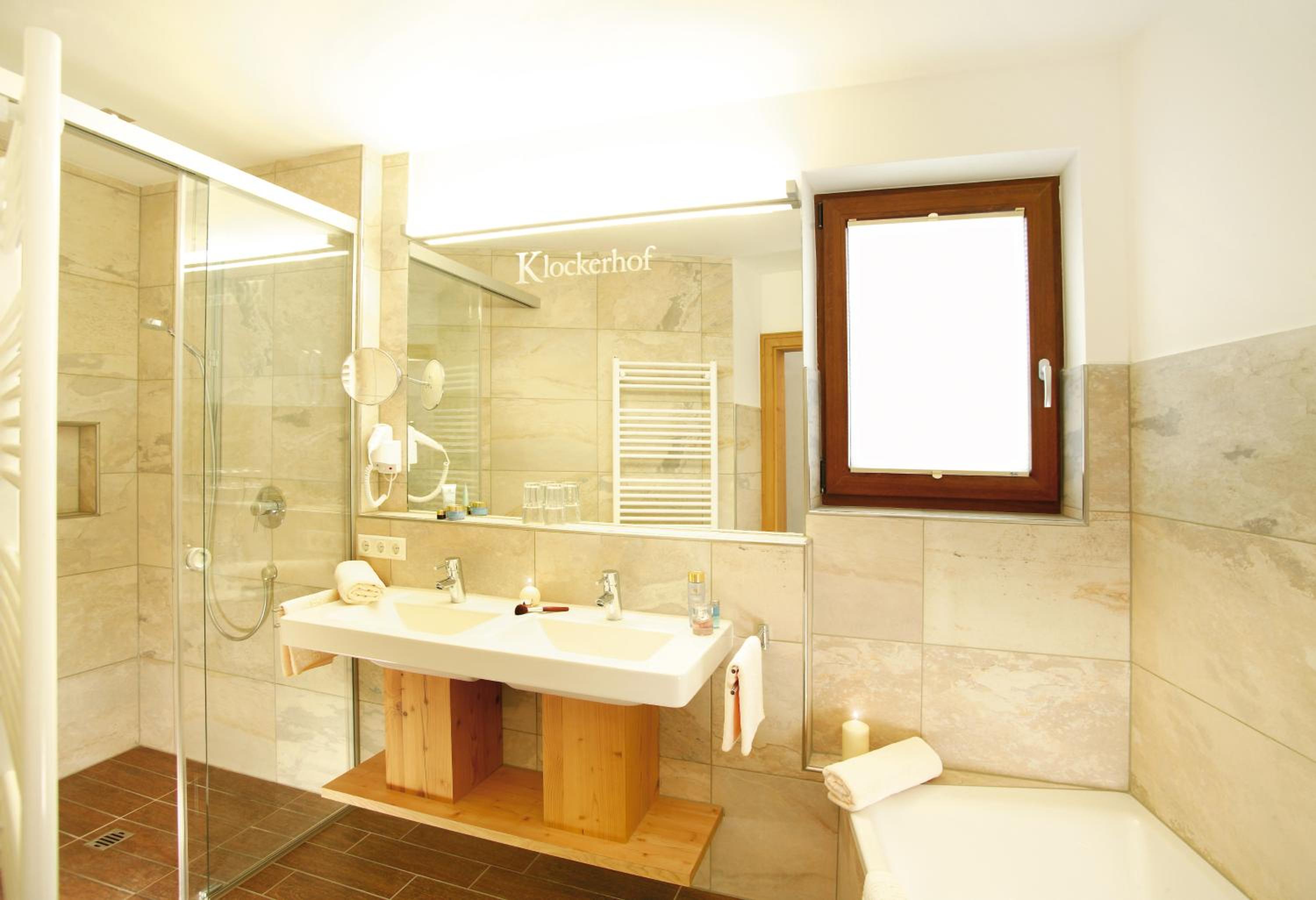 Deluxe Double Room - Photo 22