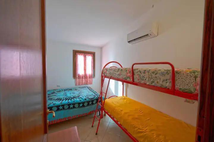 Five-Bedroom House photo 1