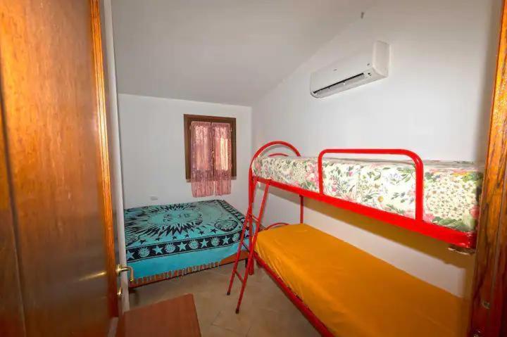 Five-Bedroom House photo 3