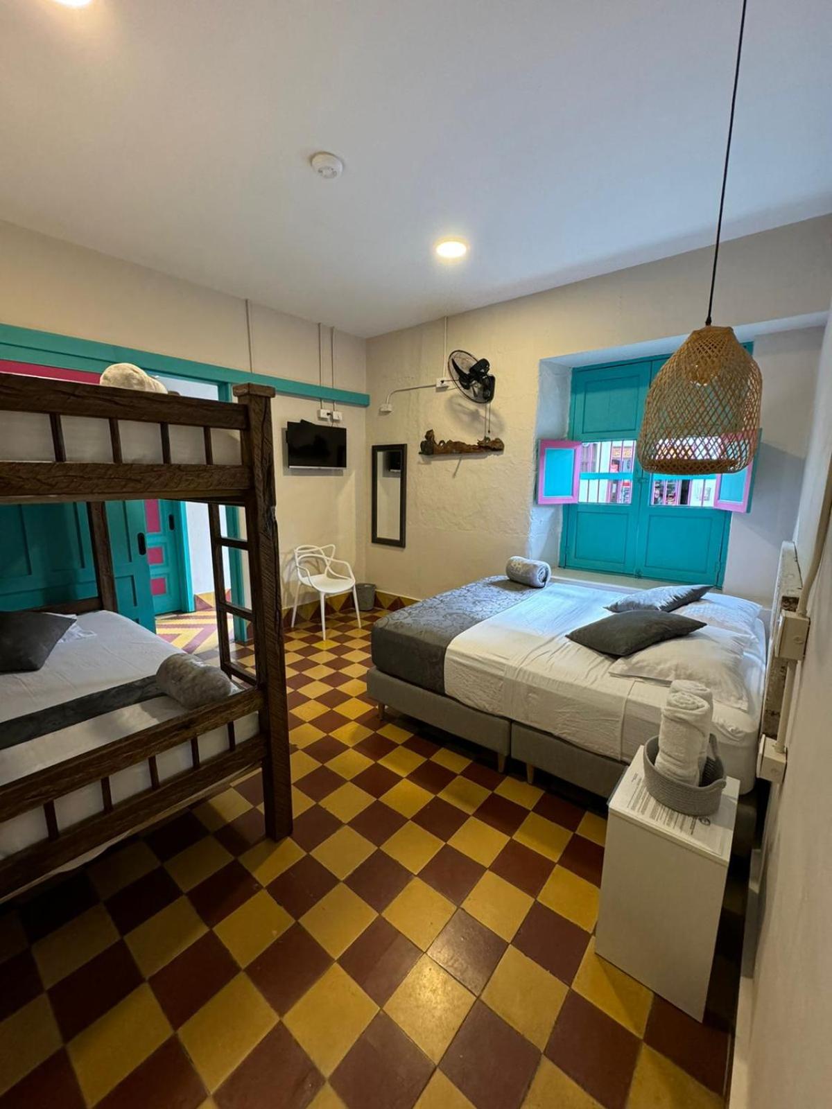 Quadruple Room with Private Bathroom photo 2
