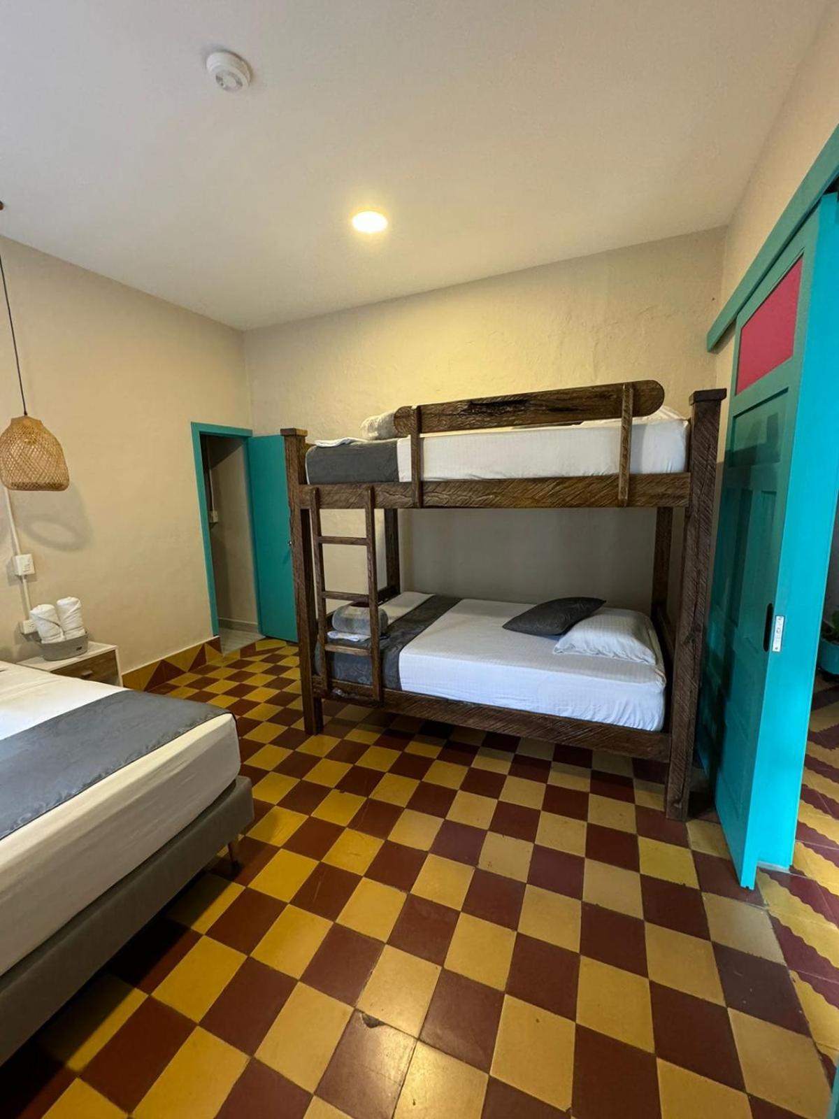 Quadruple Room with Private Bathroom photo 3
