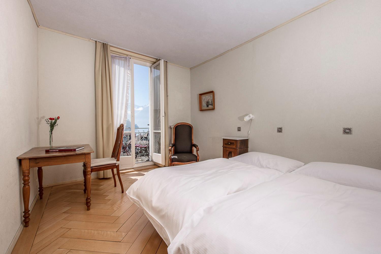 Economy Double Room with Balcony - Photo 4