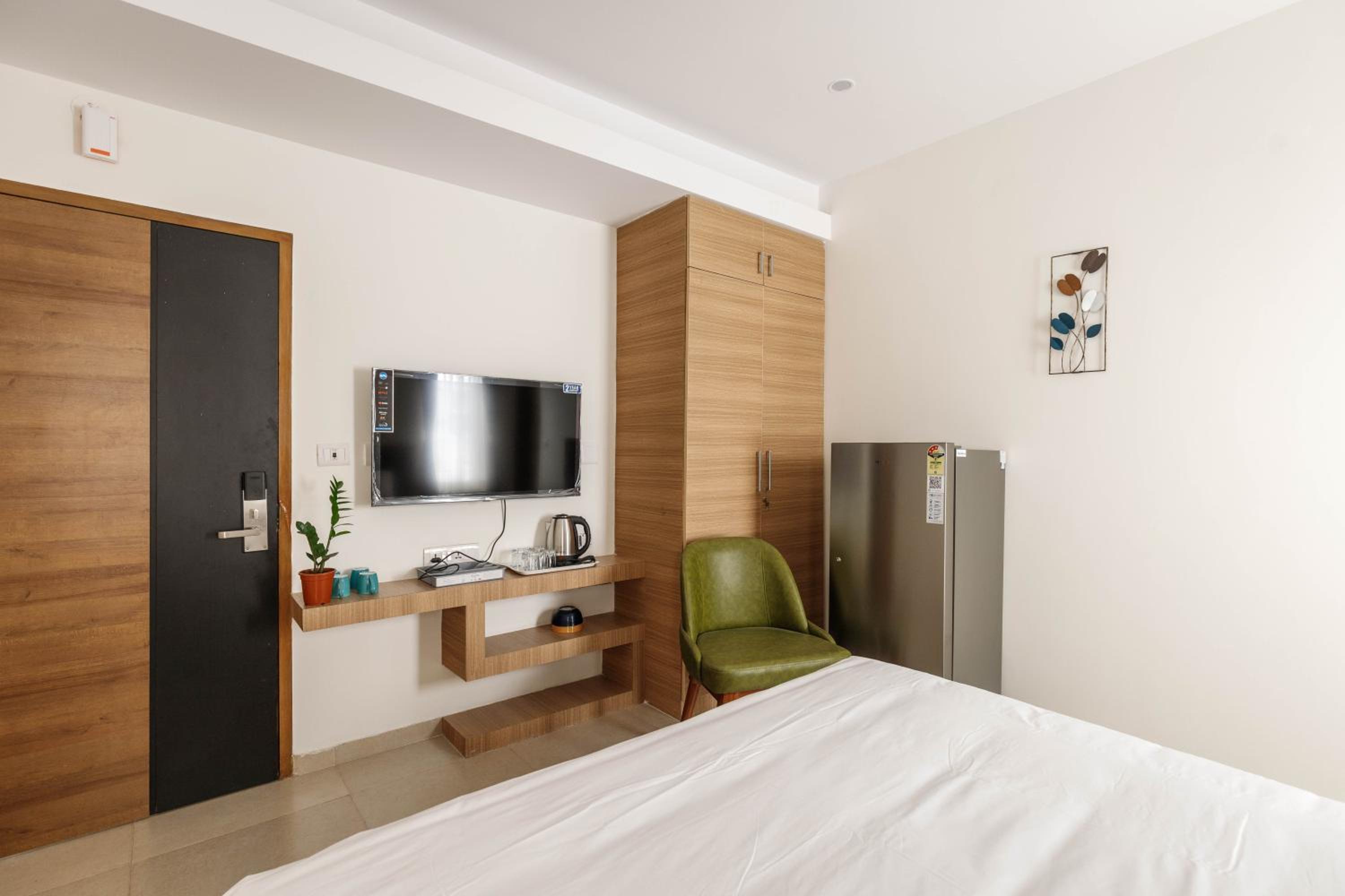 Studio Apartment - Photo 1