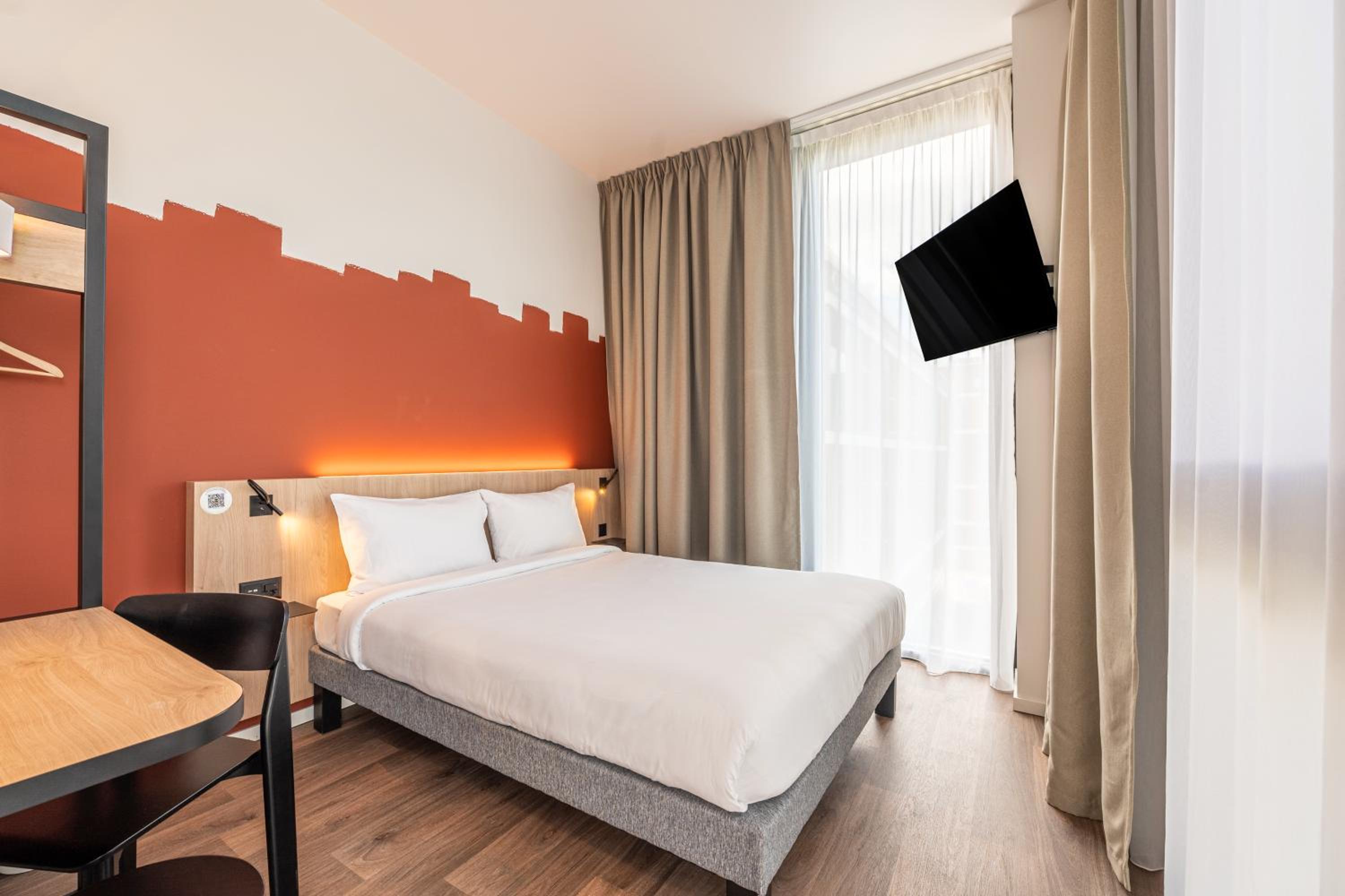 Standard Double or Twin Room - Photo 1