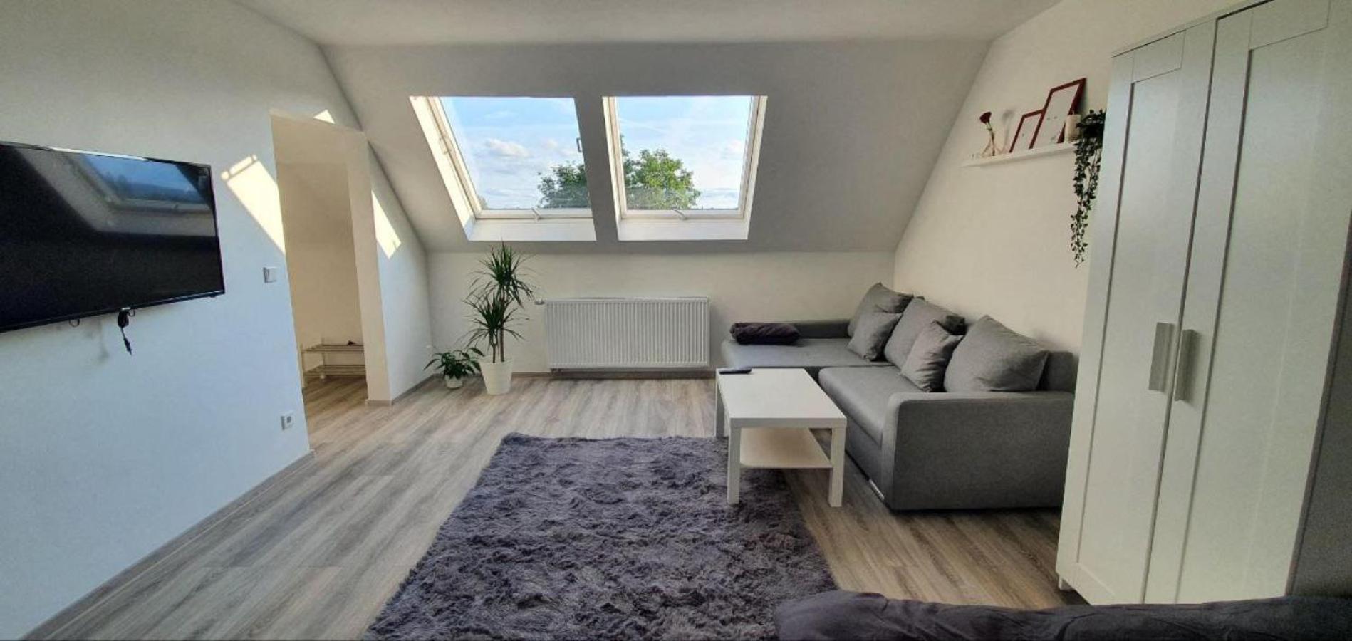 Studio Apartment - Photo 32