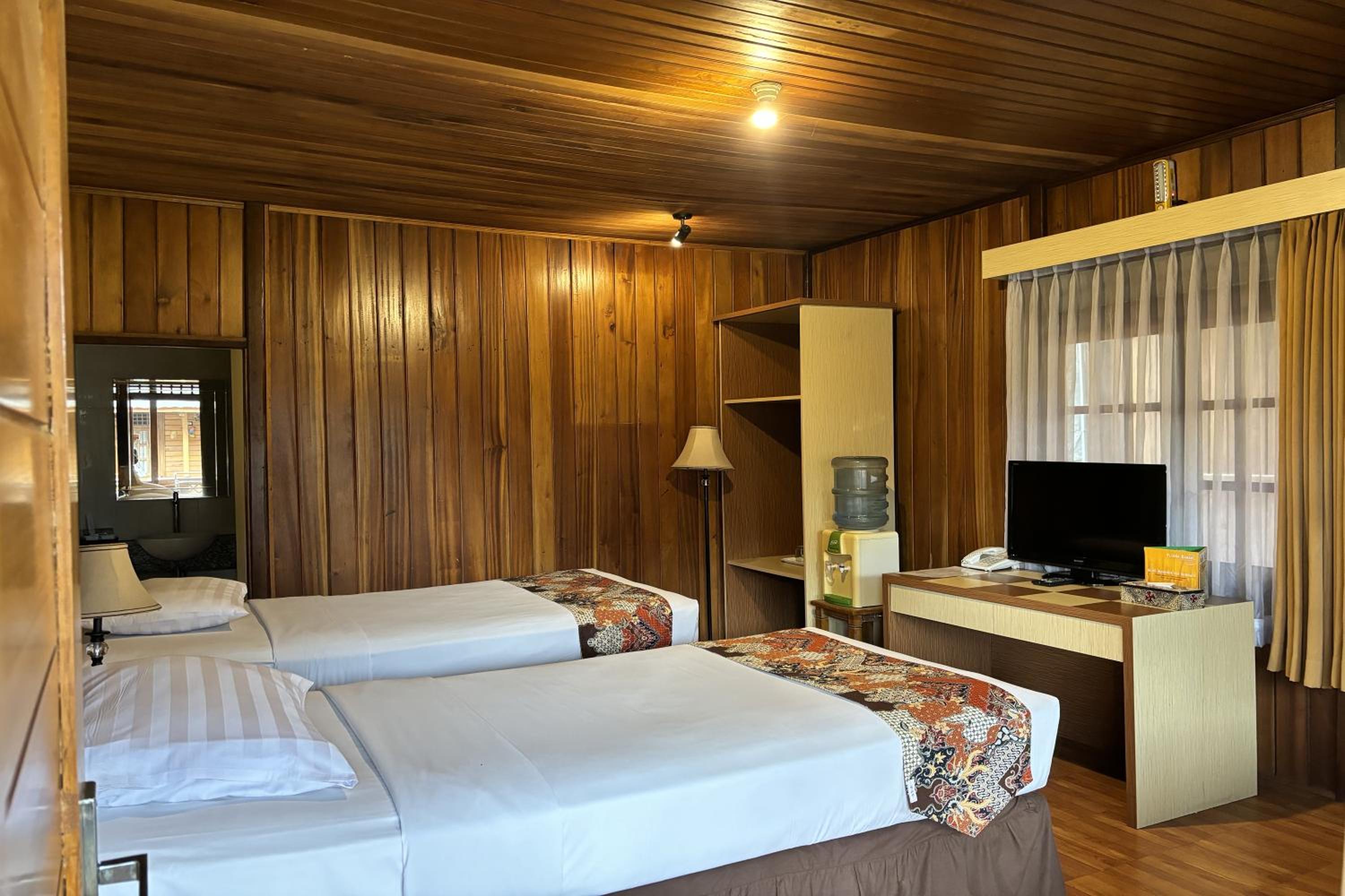 Twin Room with Pool View photo 1