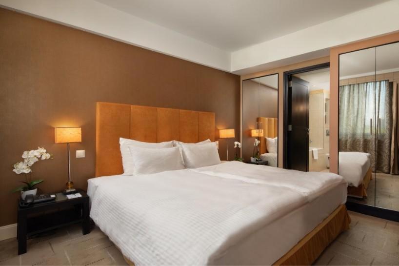 Superior King Suite - Photo 2