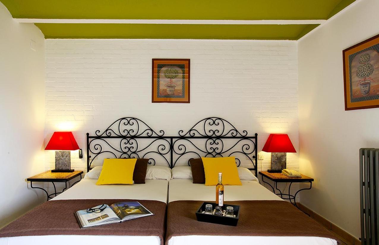 Twin Room - Photo 11