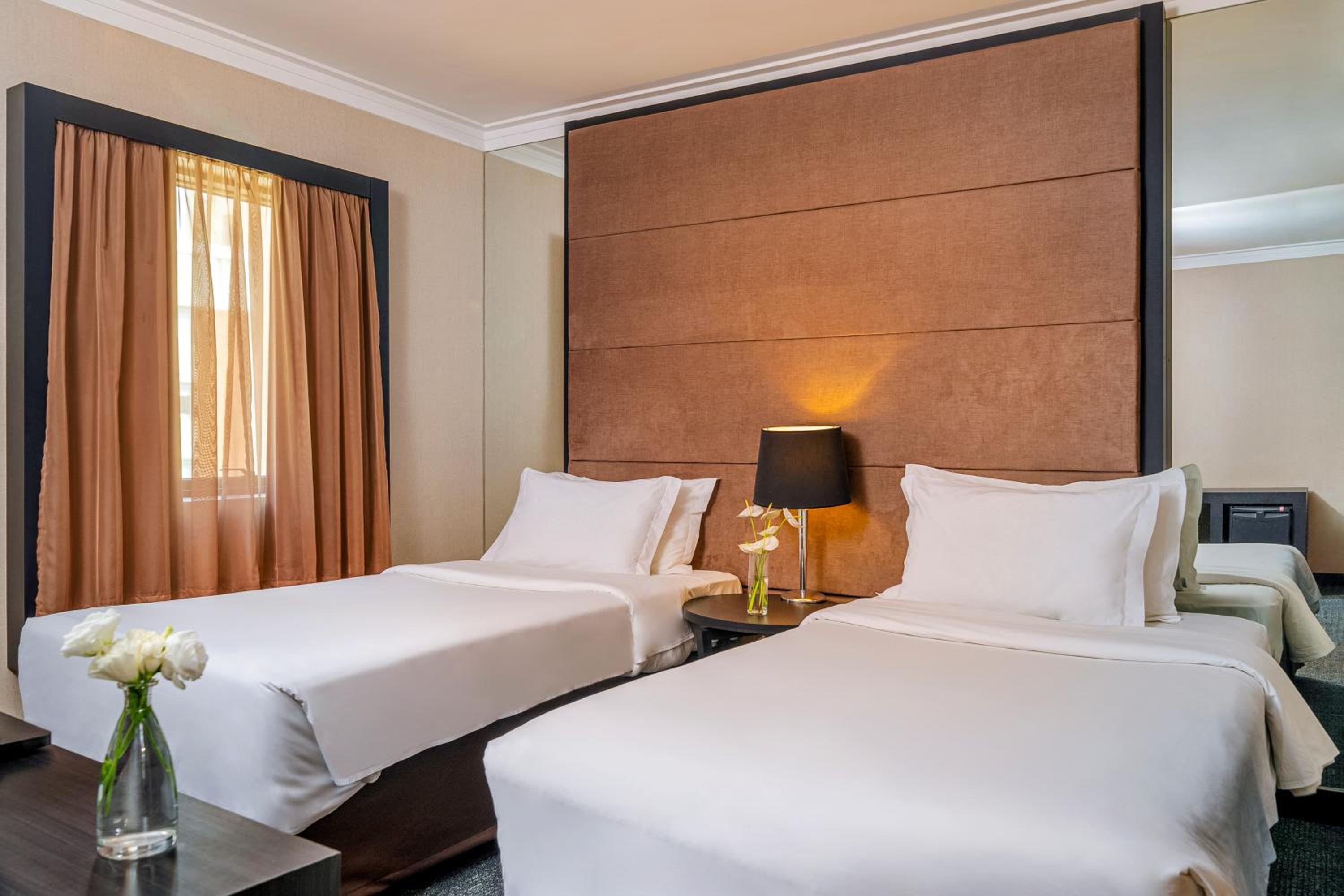 Standard Twin Room - Photo 2