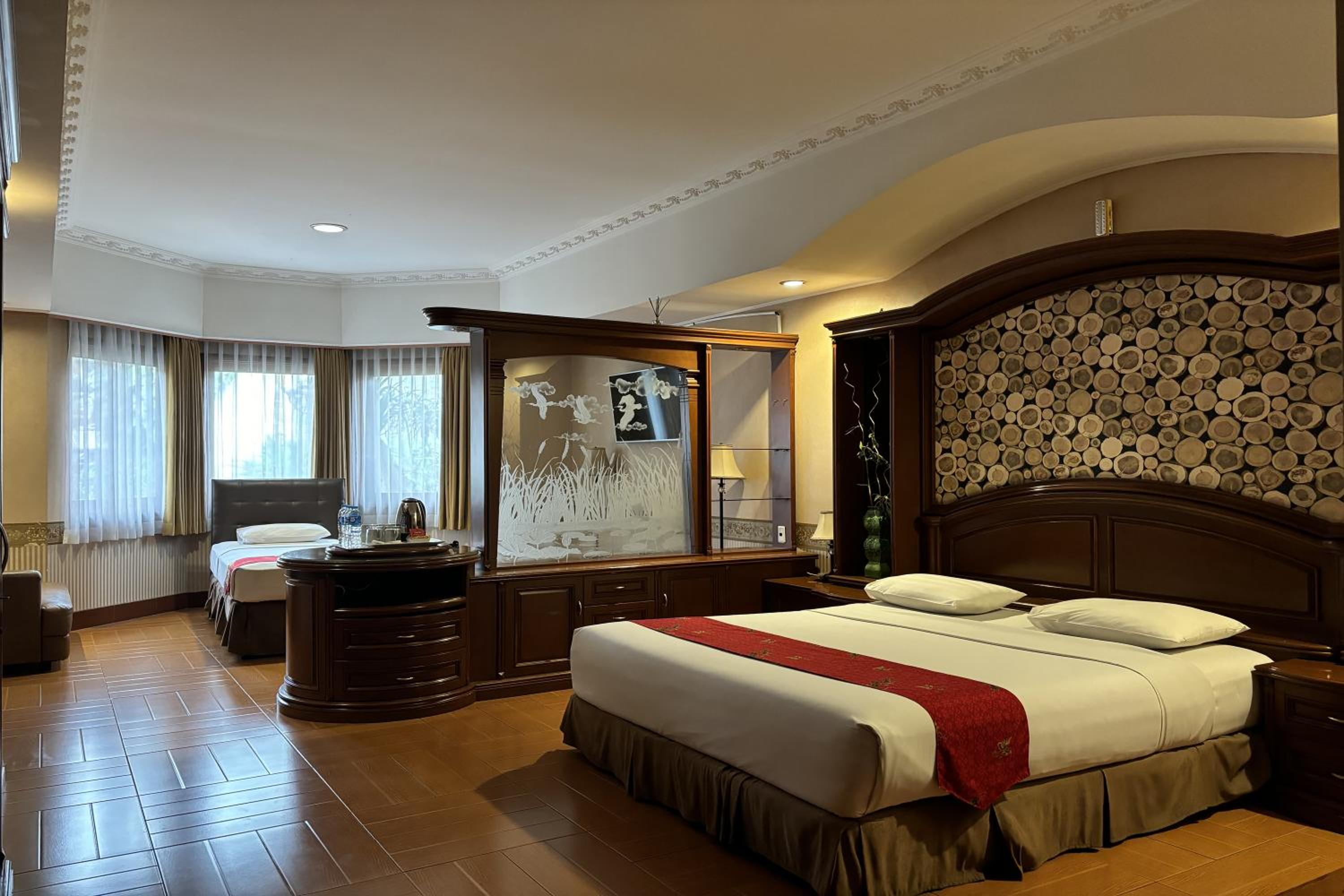 Deluxe Suite photo 3