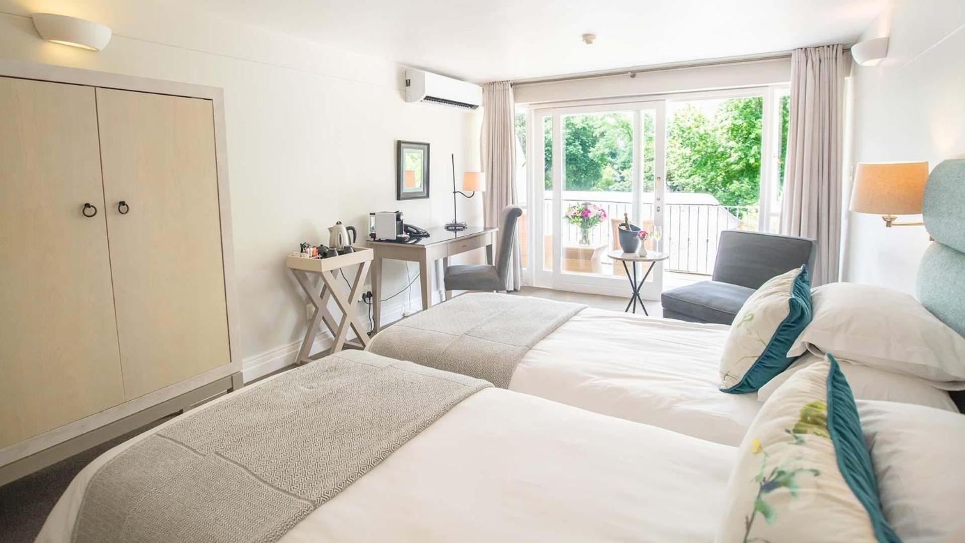 Deluxe King Room - Photo 2