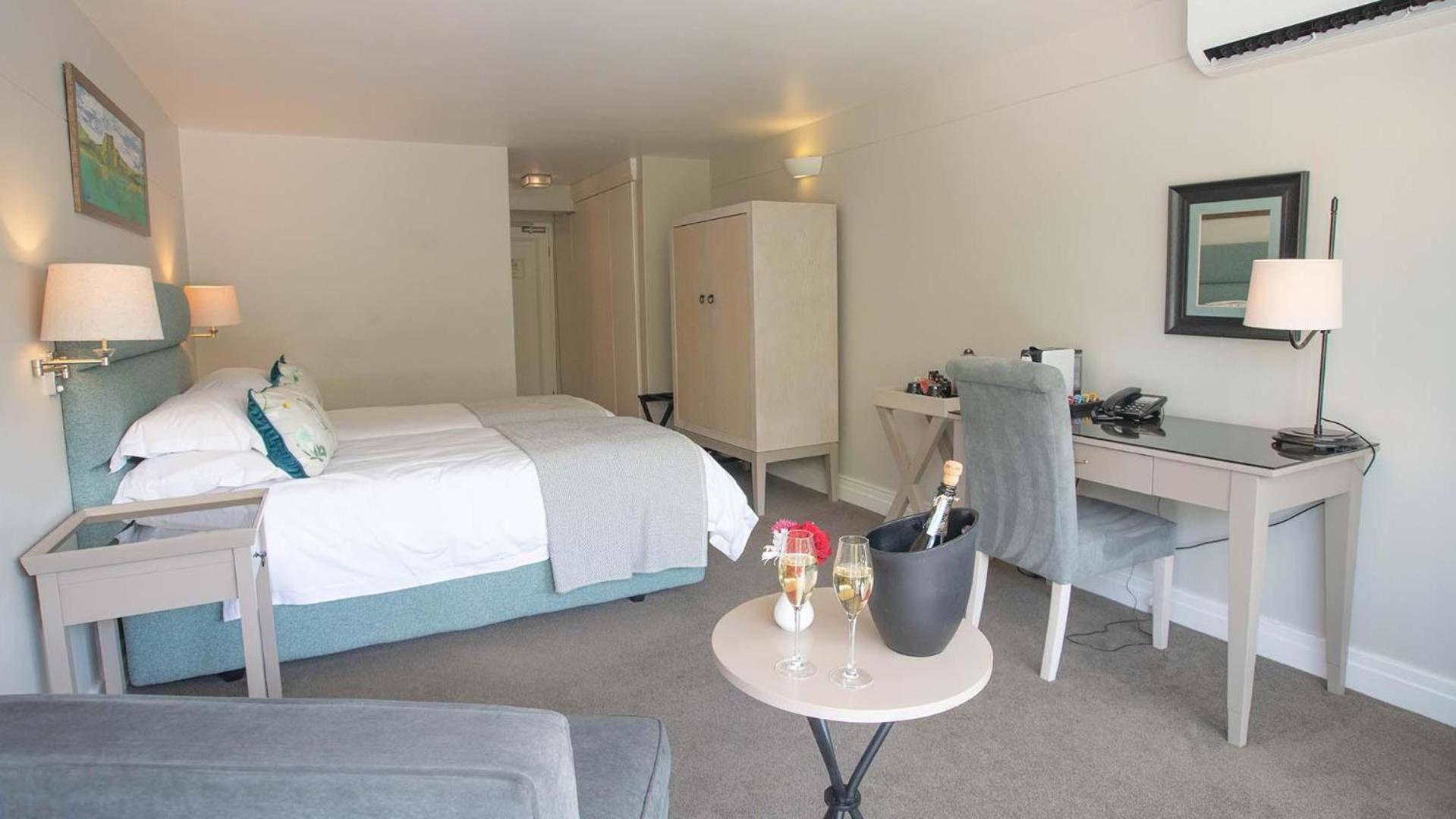 Deluxe King Room - Photo 3