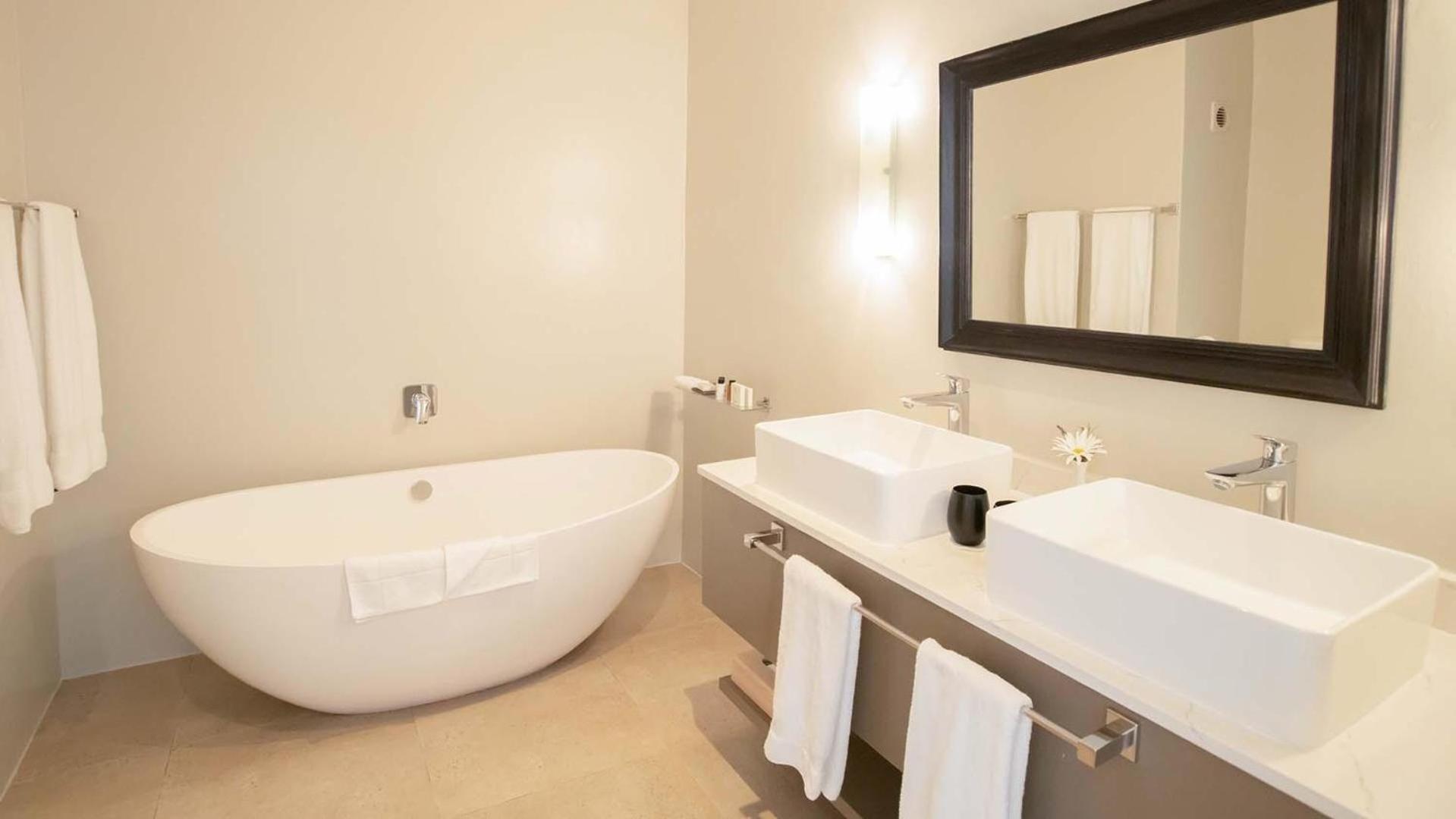 Suite - Photo 3