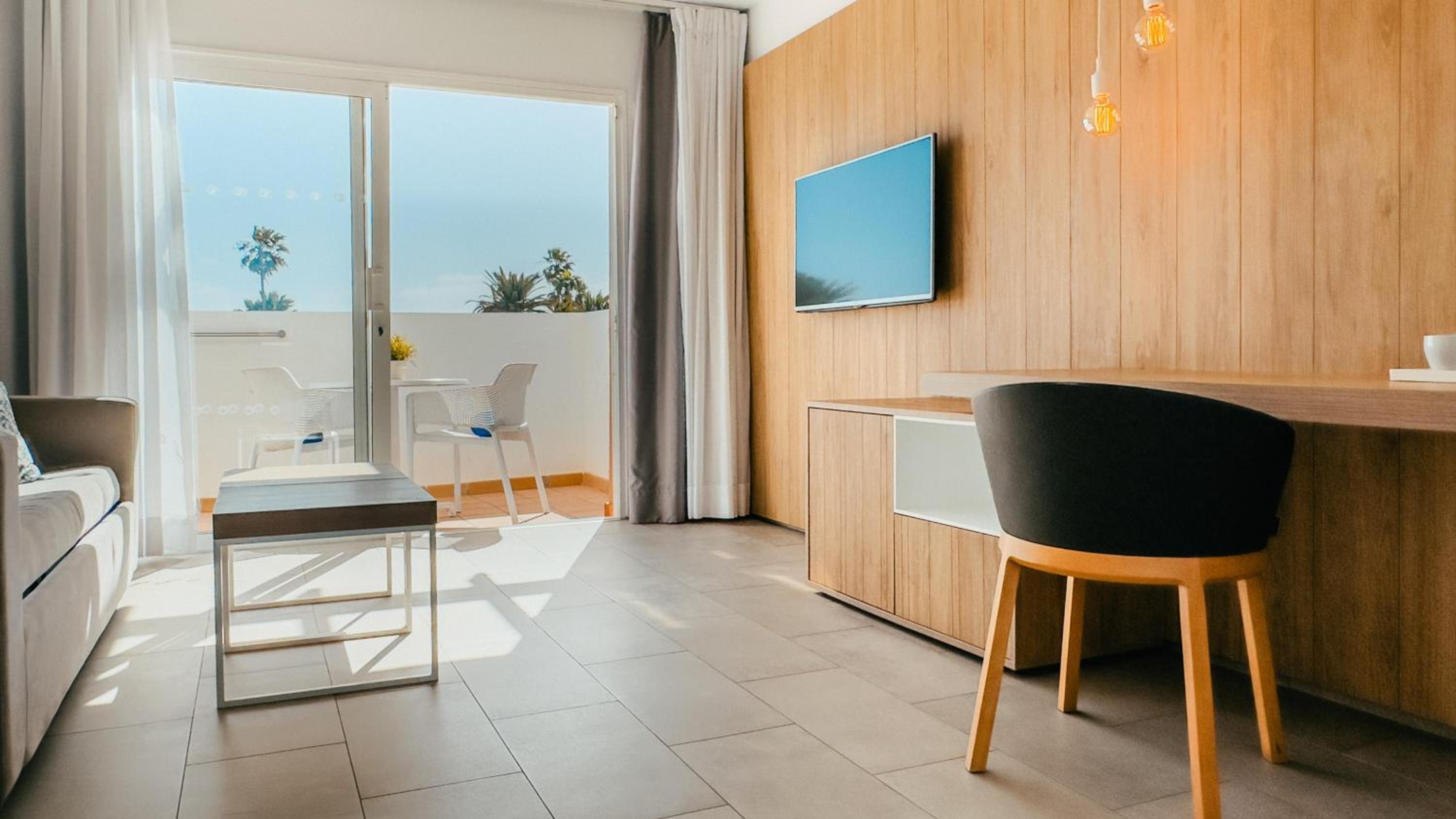 Double Room with Pool View photo 3