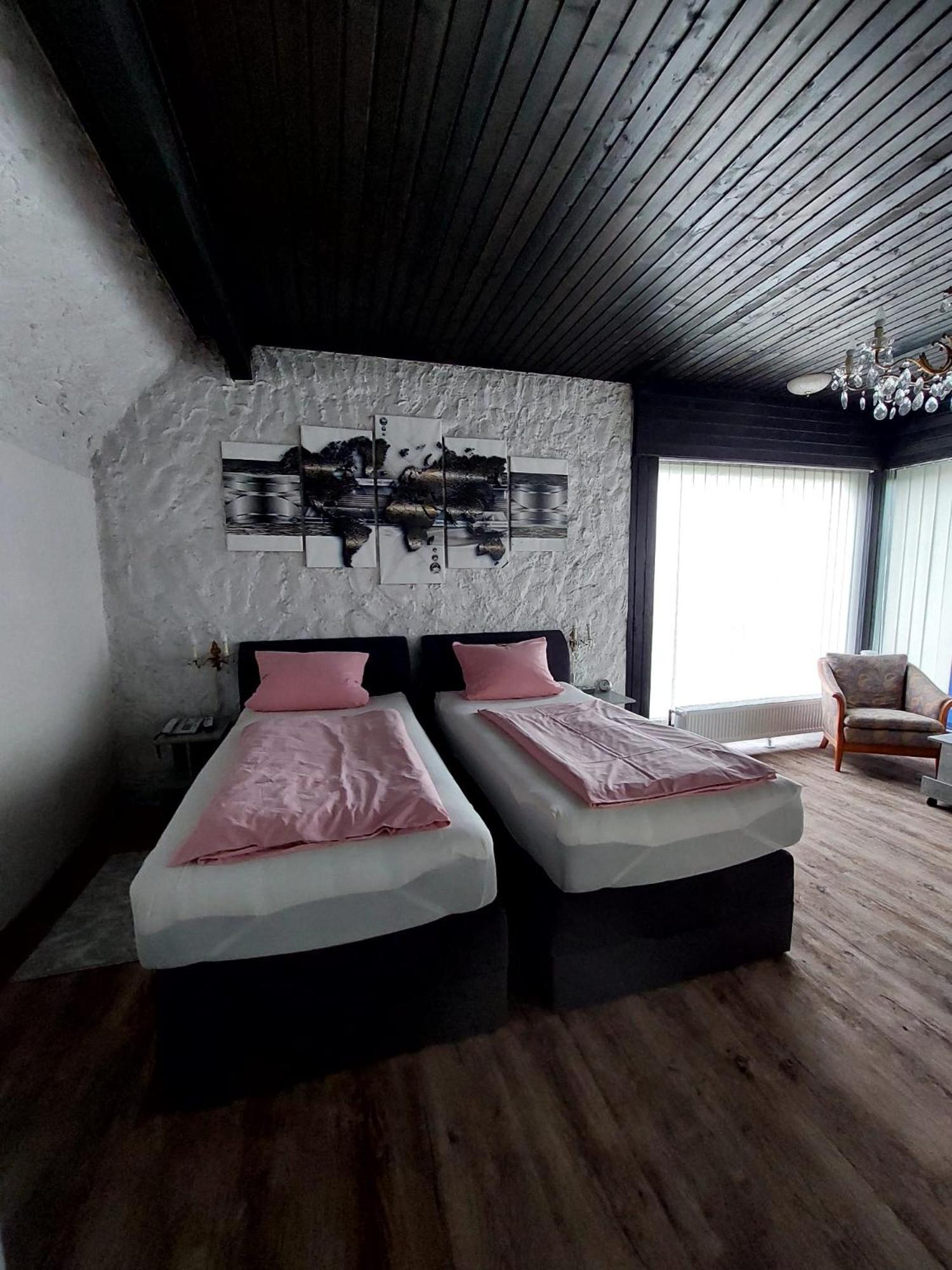 Double Room - Photo 8