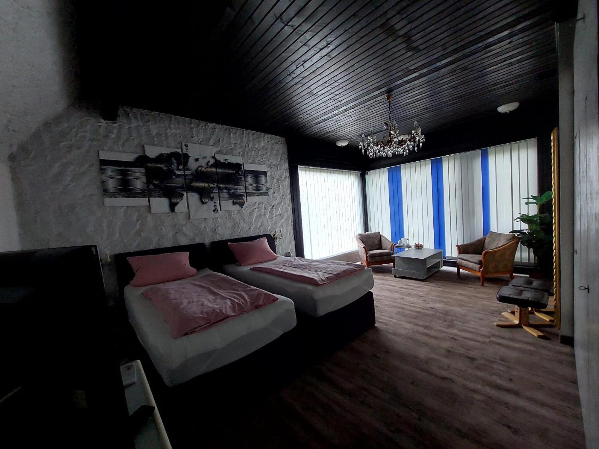 Double Room - Photo 7