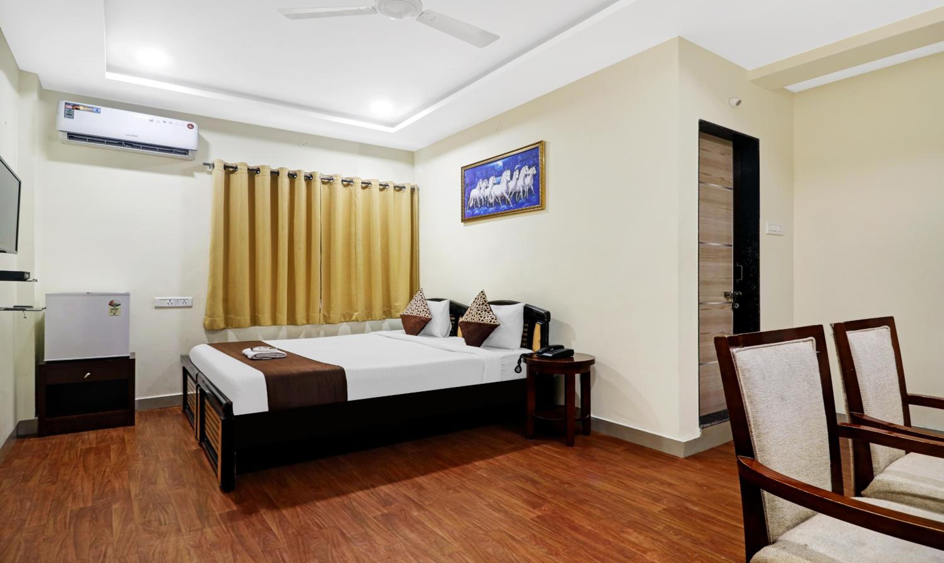 Deluxe Double Room (2 Adults + 1 Child)