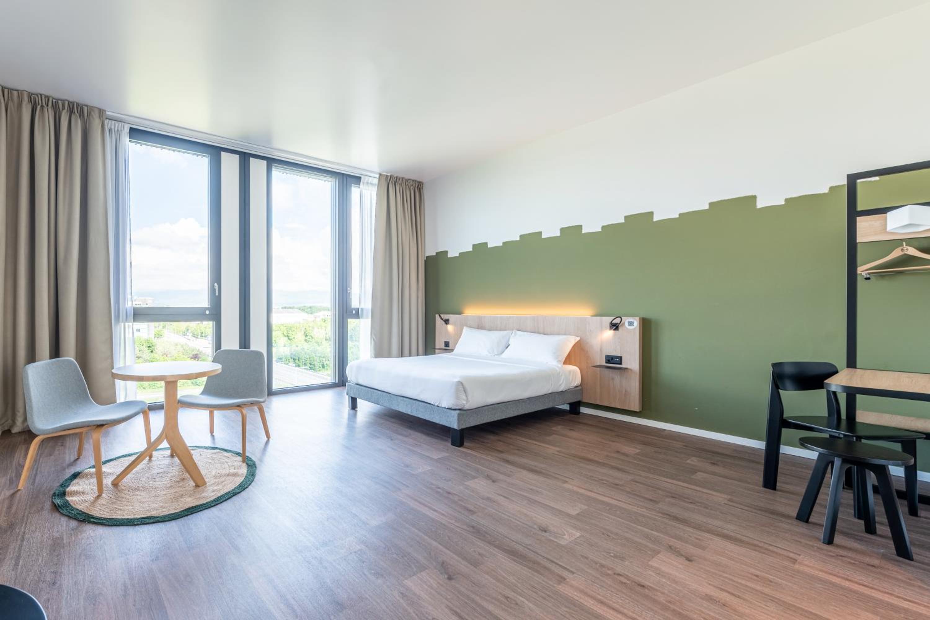 Quadruple Room - Disability Access - Photo 7