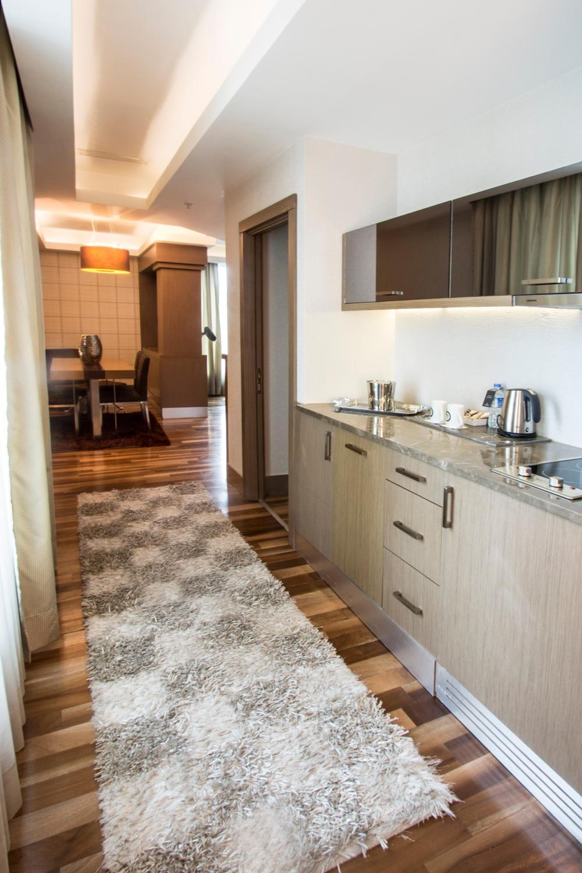 Residential Suite with Hot Tub and Steam Room - Free Access to Spa photo 3