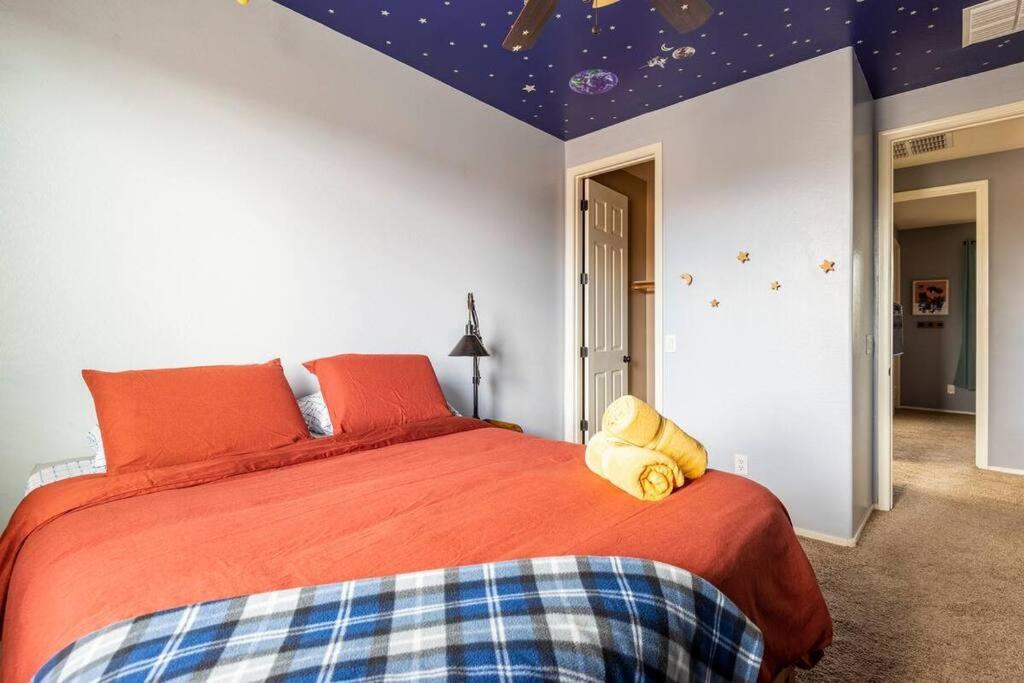 Three-Bedroom House photo 2