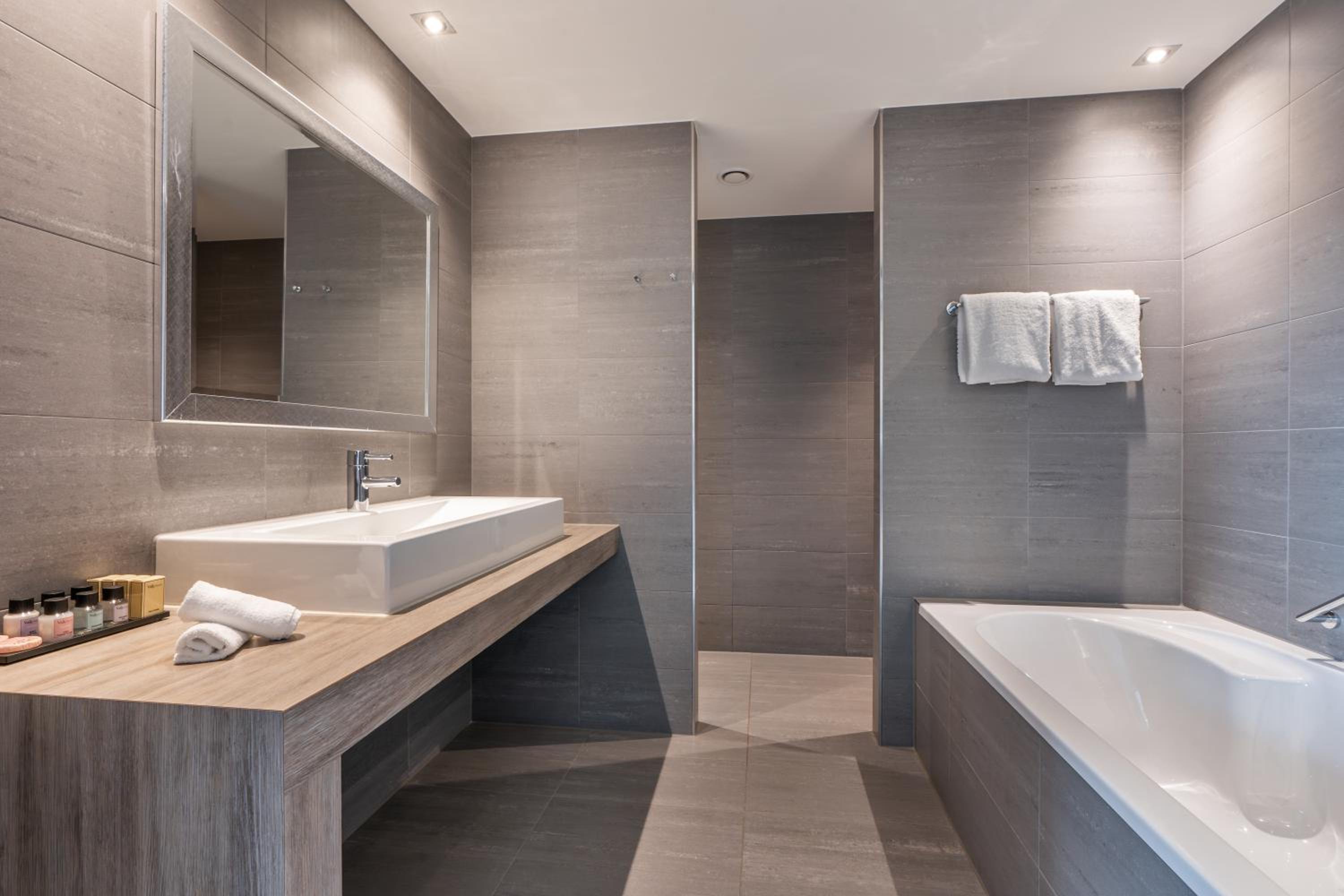 Standard Twin Room - Photo 4