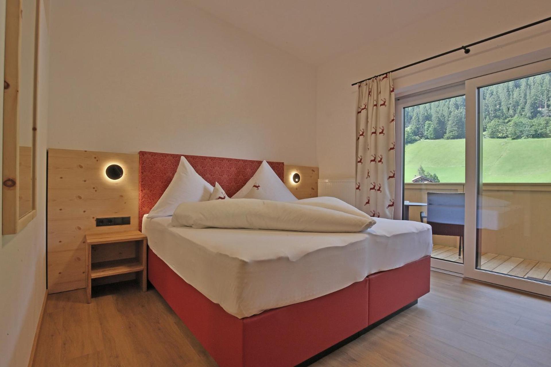 Deluxe Double Room with Balcony photo 2