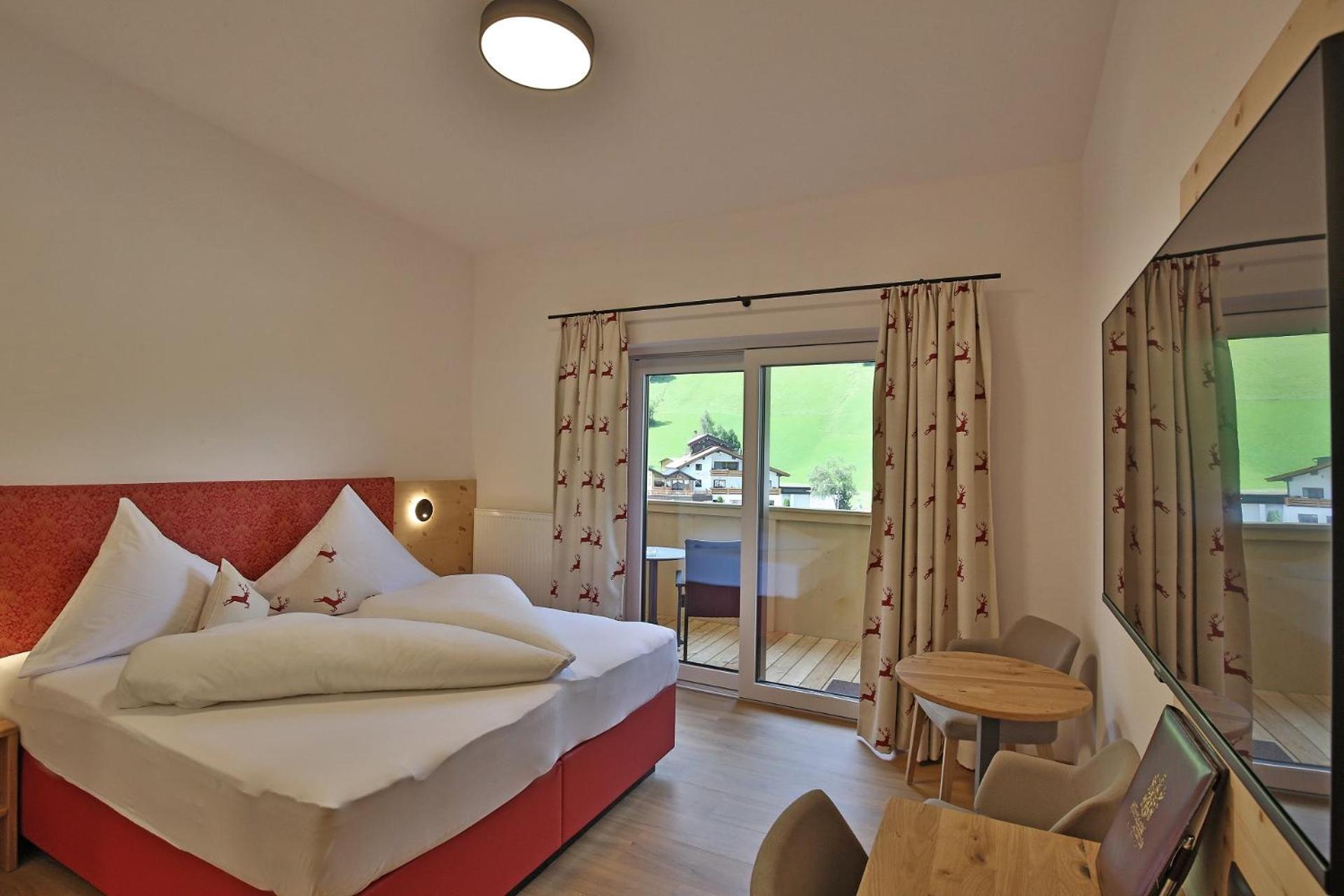 Deluxe Double Room with Balcony photo 1