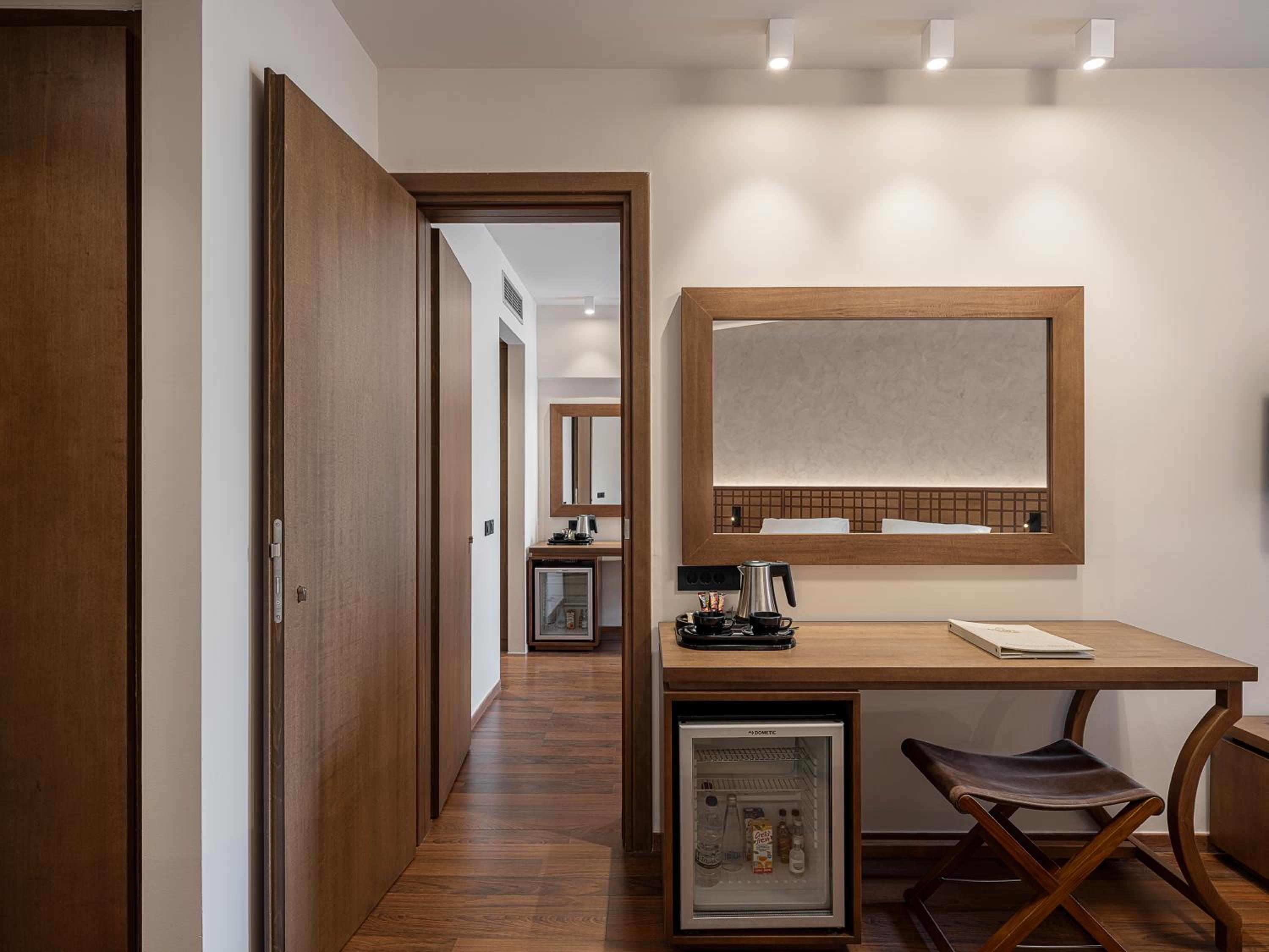 Superior Family Room thumbnail 6