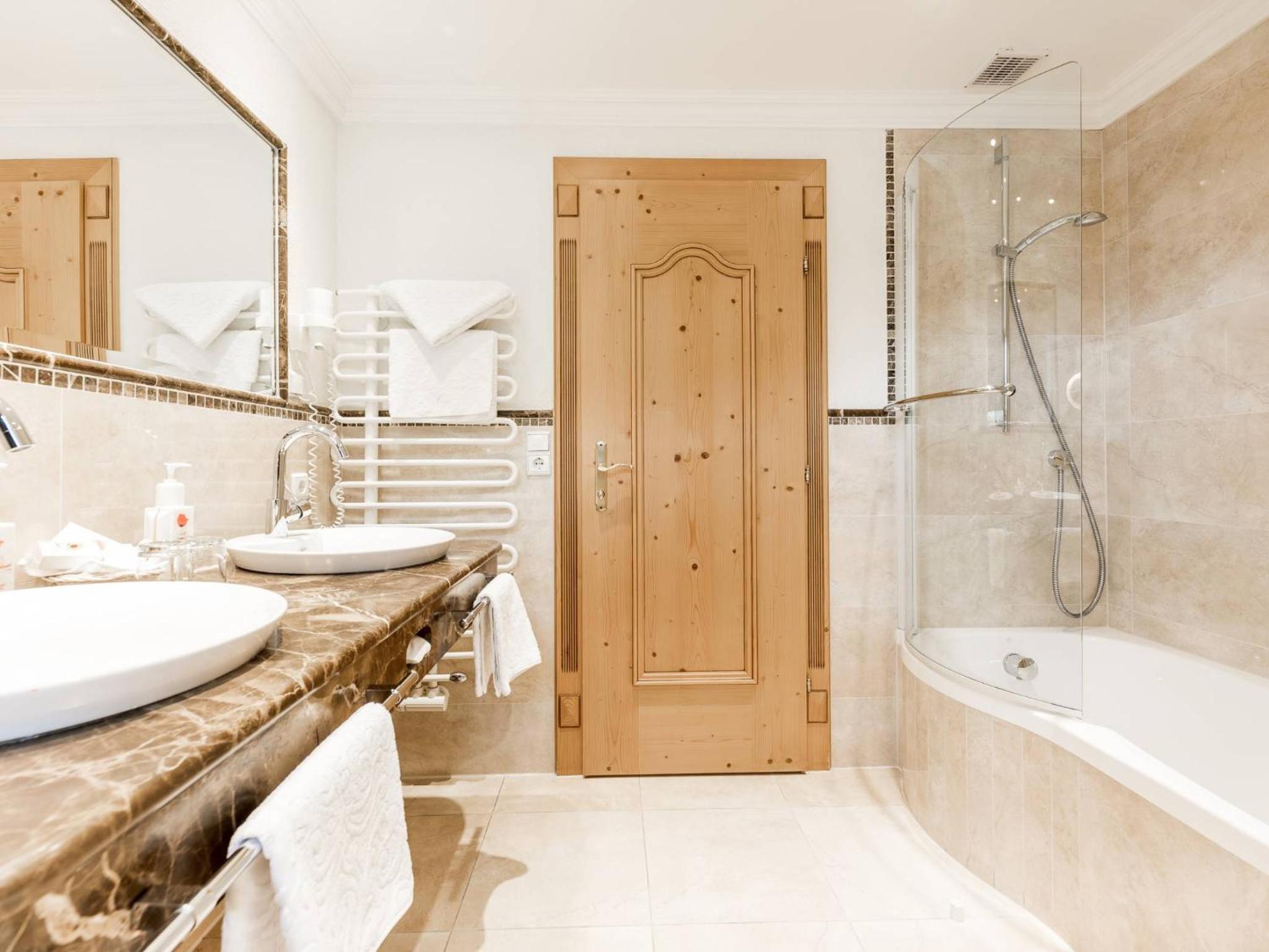 Double Room with Balcony - Photo 4