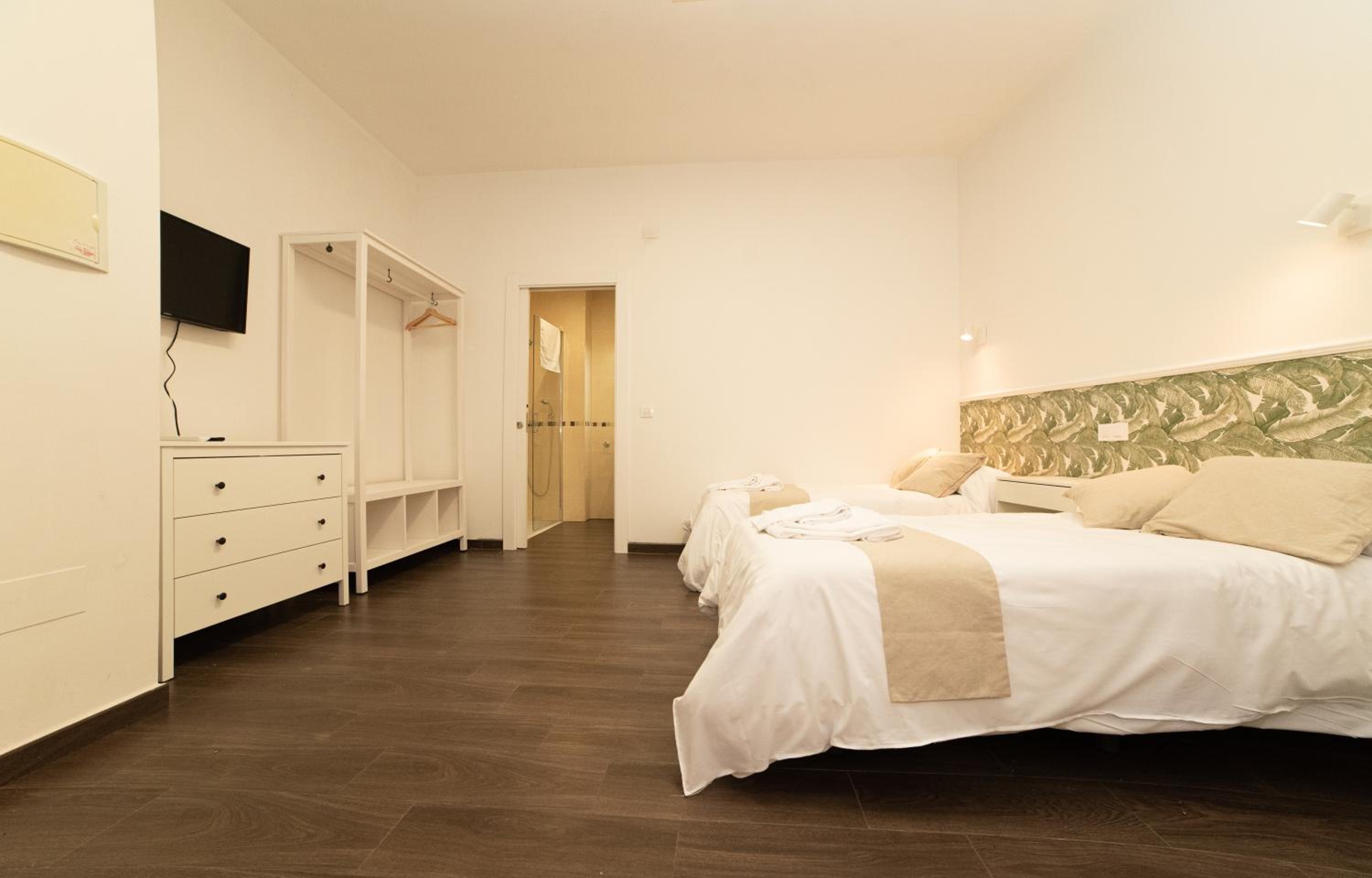 Double Room with Private Bathroom photo 3