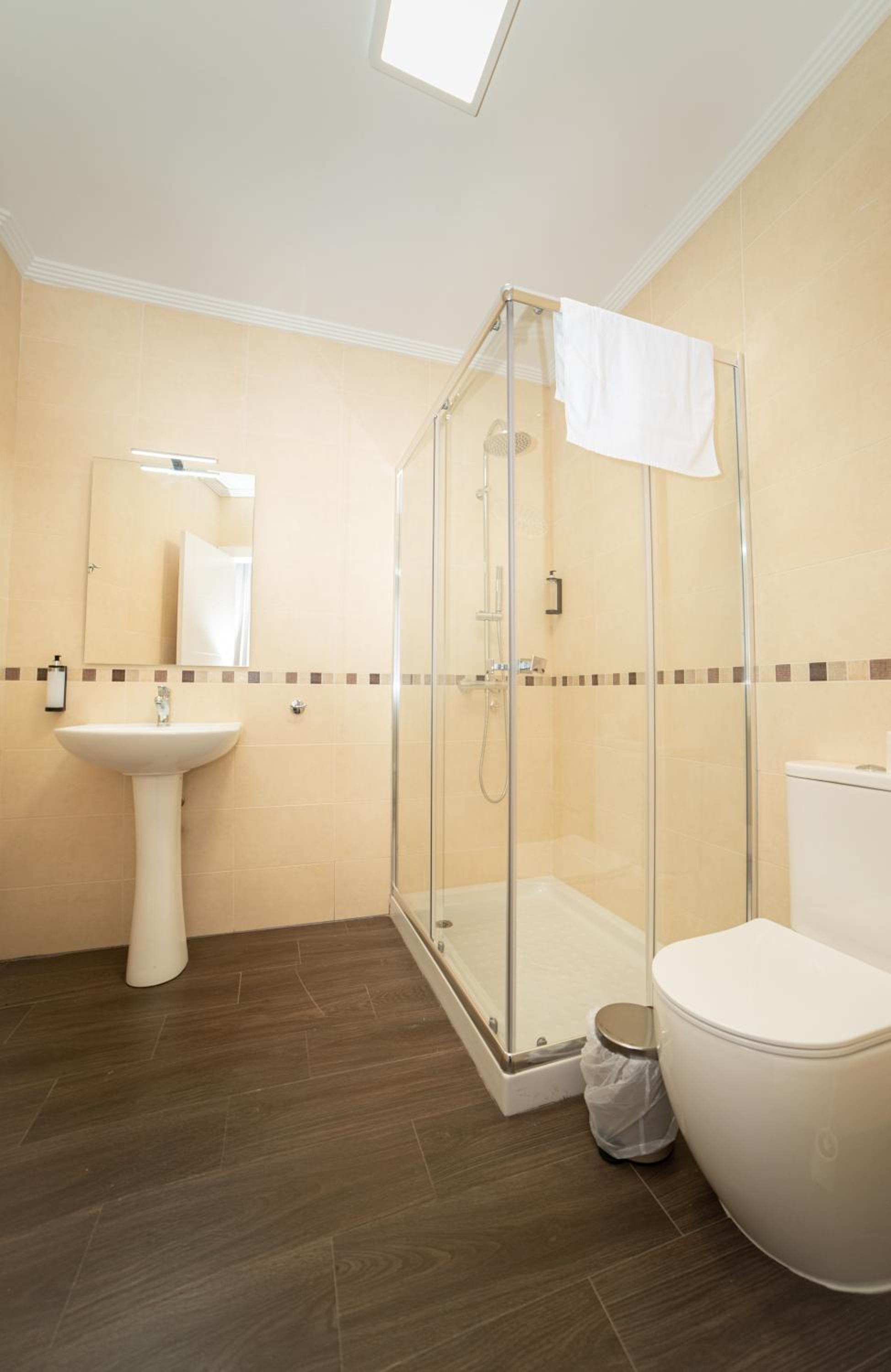 Double Room with Private Bathroom photo 2