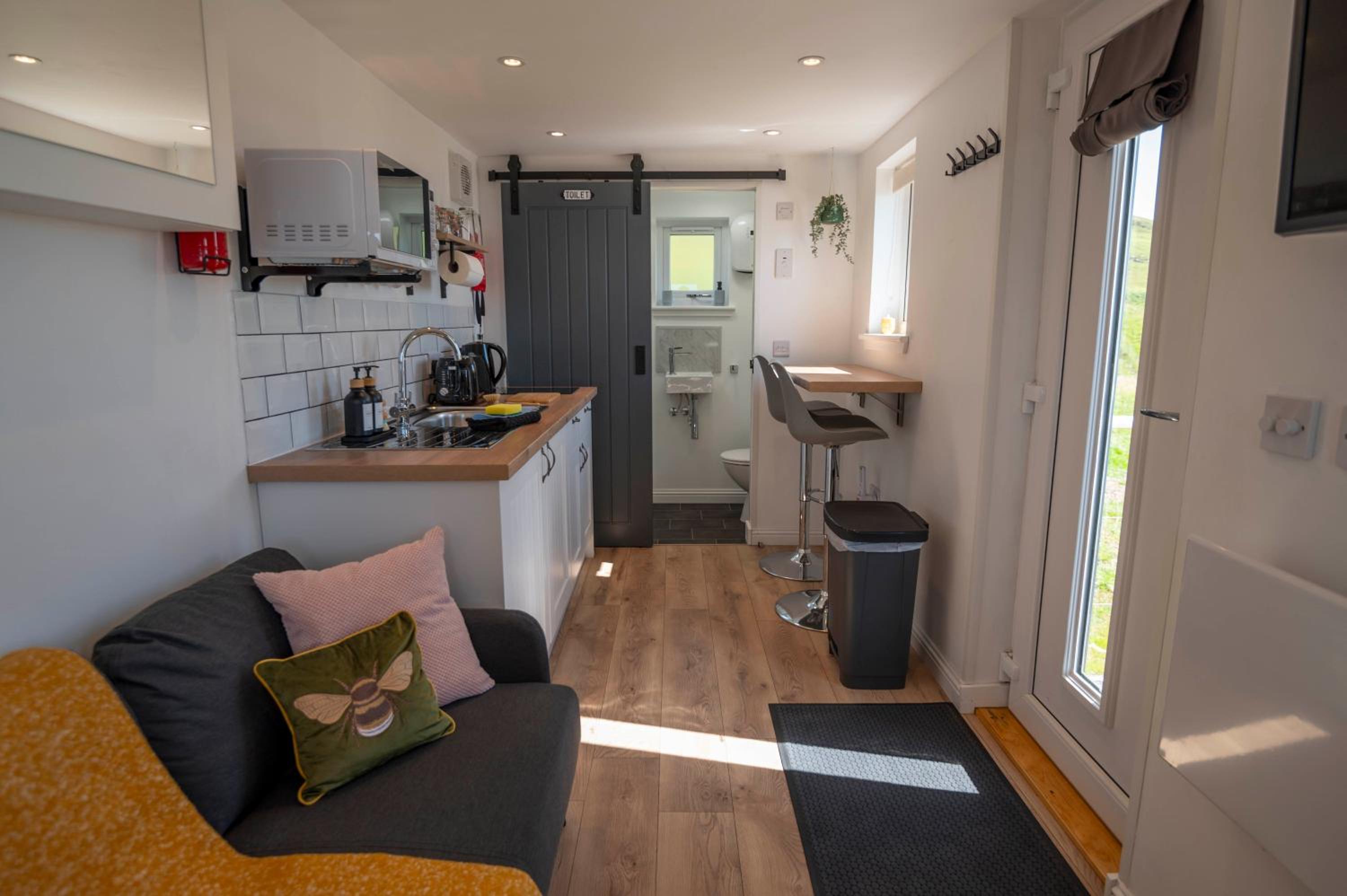 One-Bedroom House photo 2