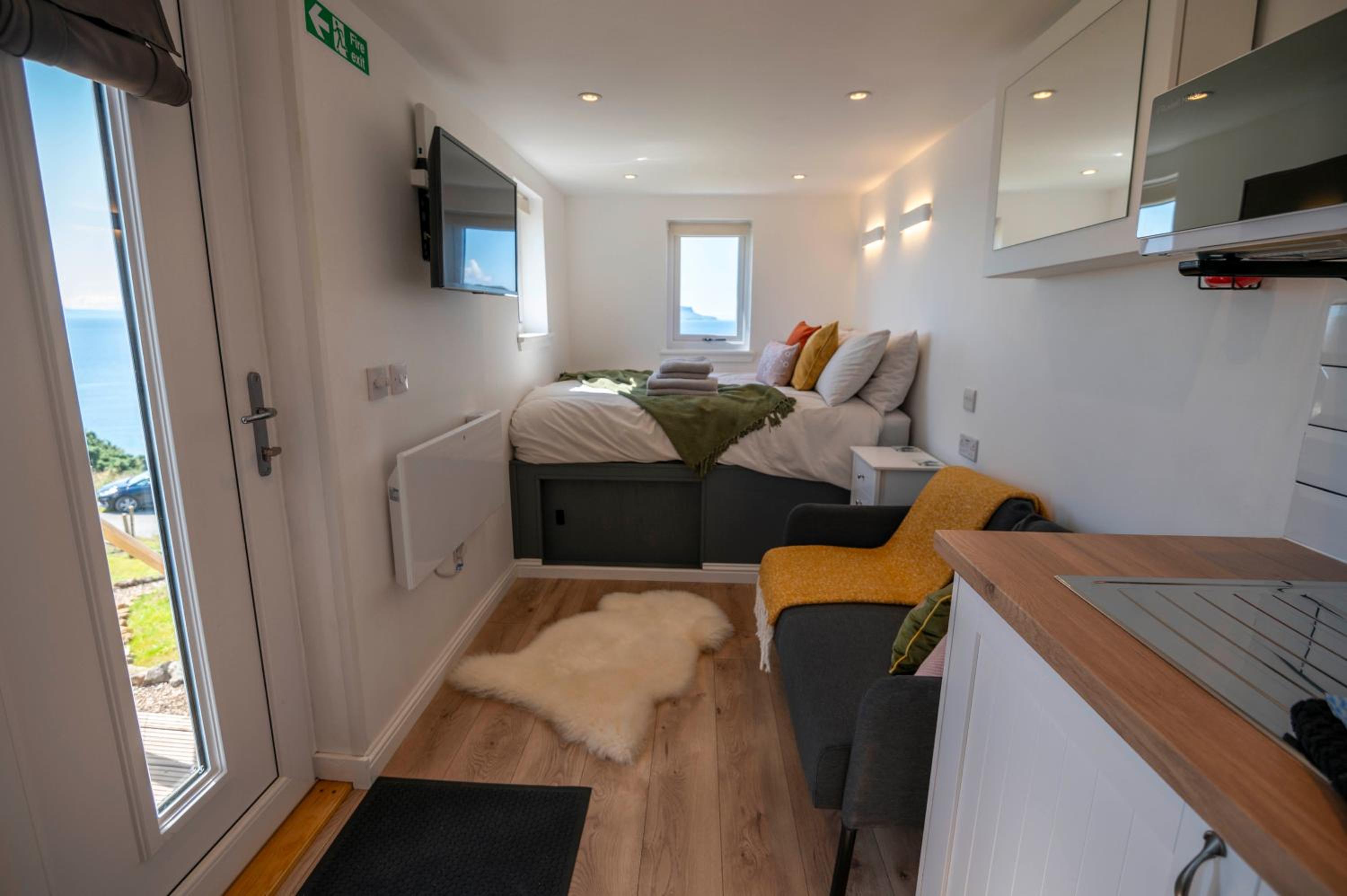 One-Bedroom House photo 3