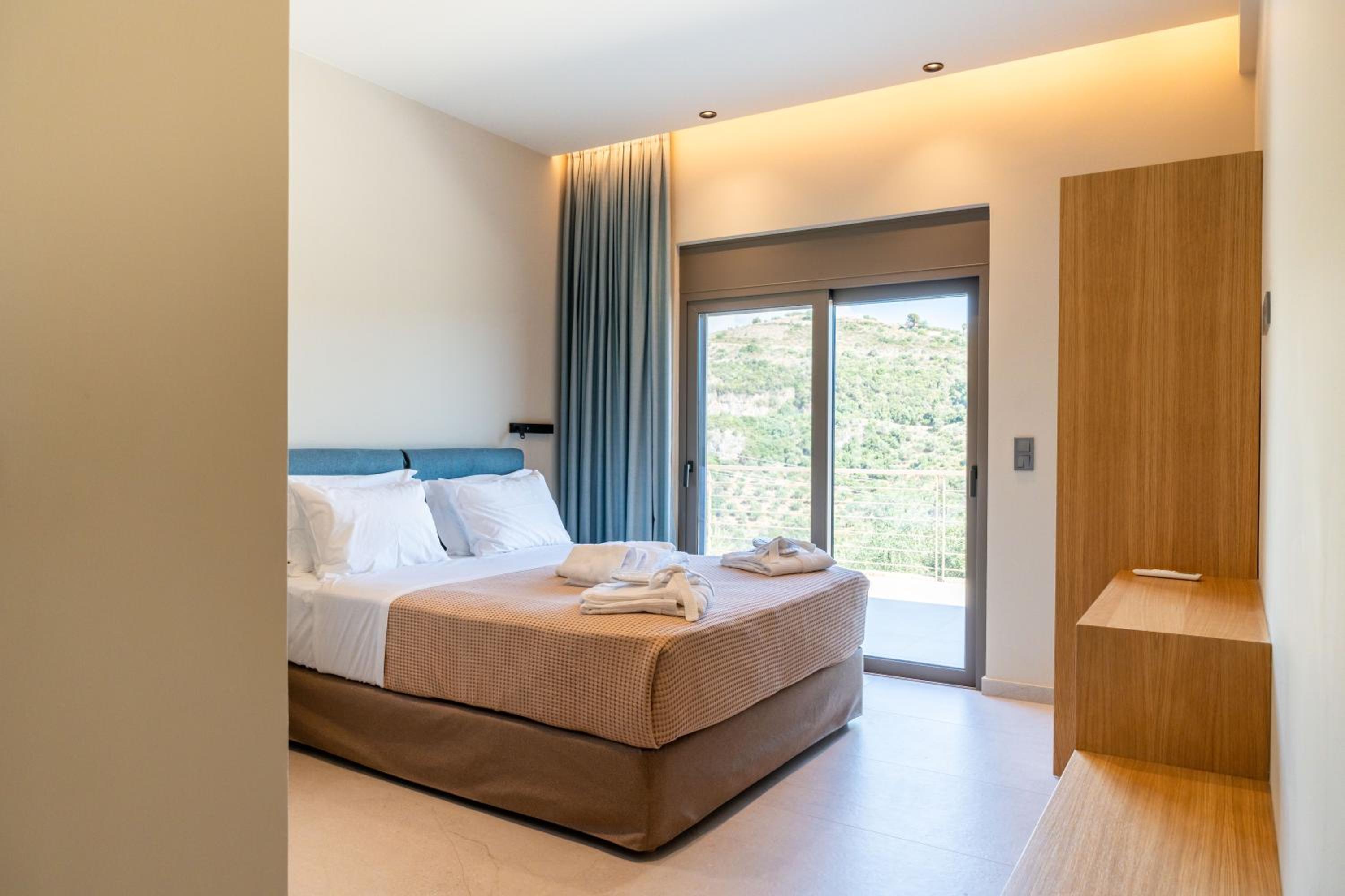 Three-Bedroom Villa photo 1