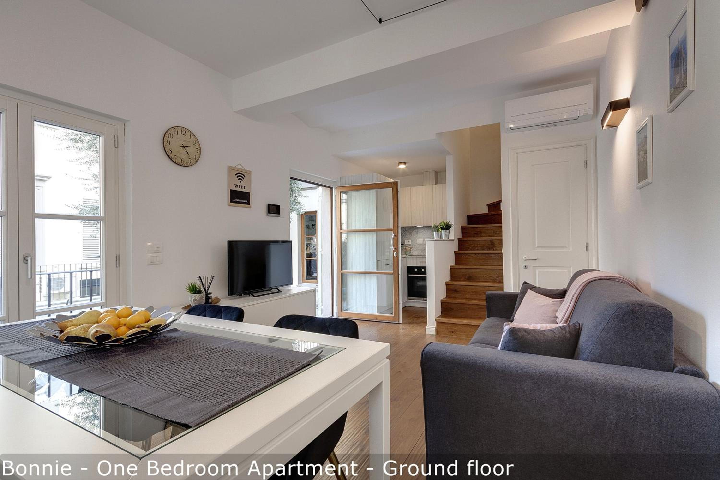 One-Bedroom Apartment photo 3