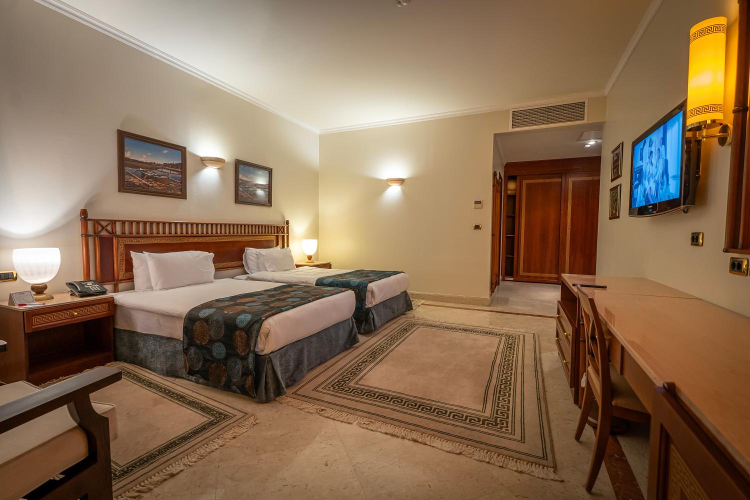 Royal Villa - Photo 15