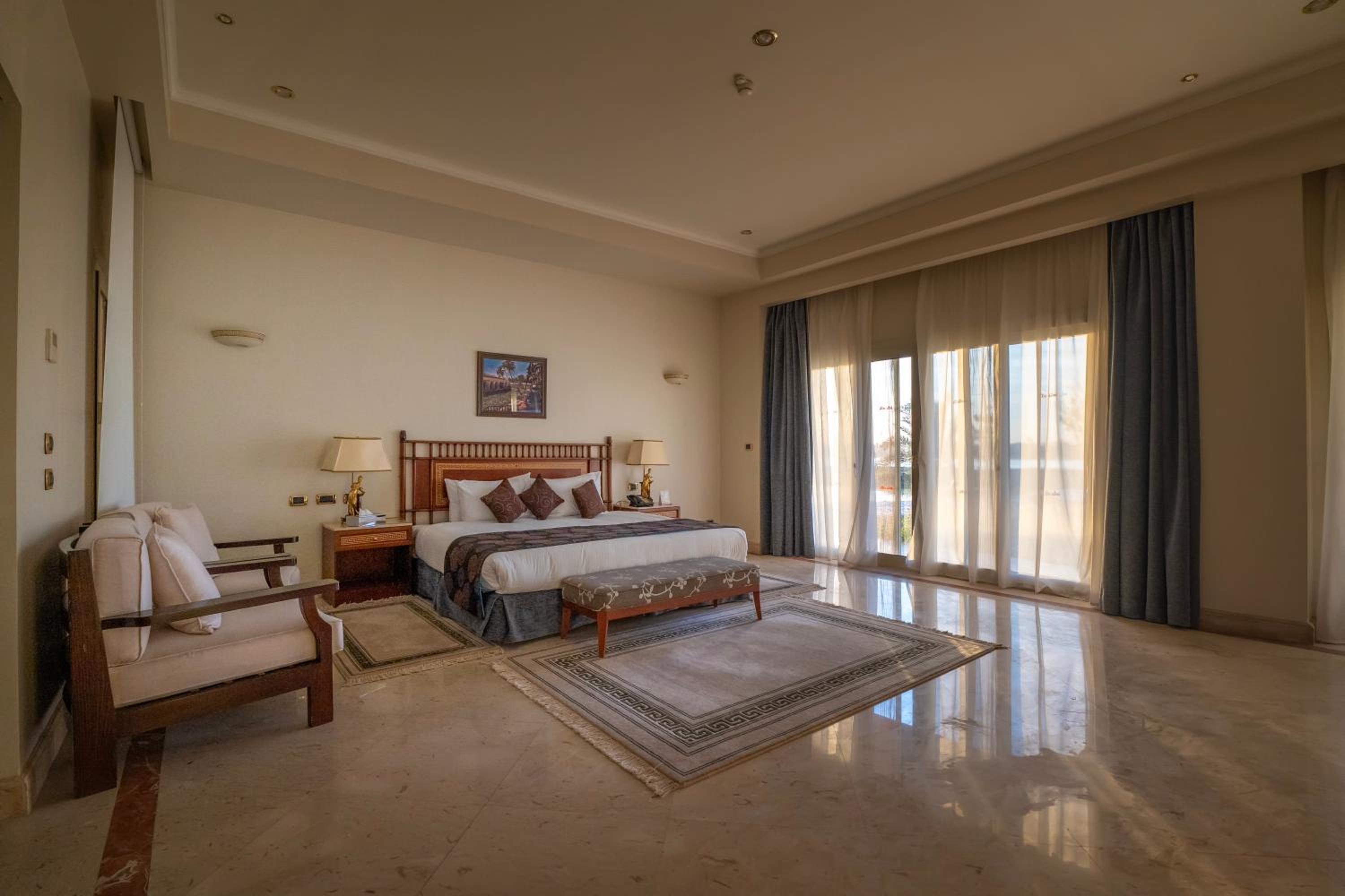 Royal Villa - Photo 1