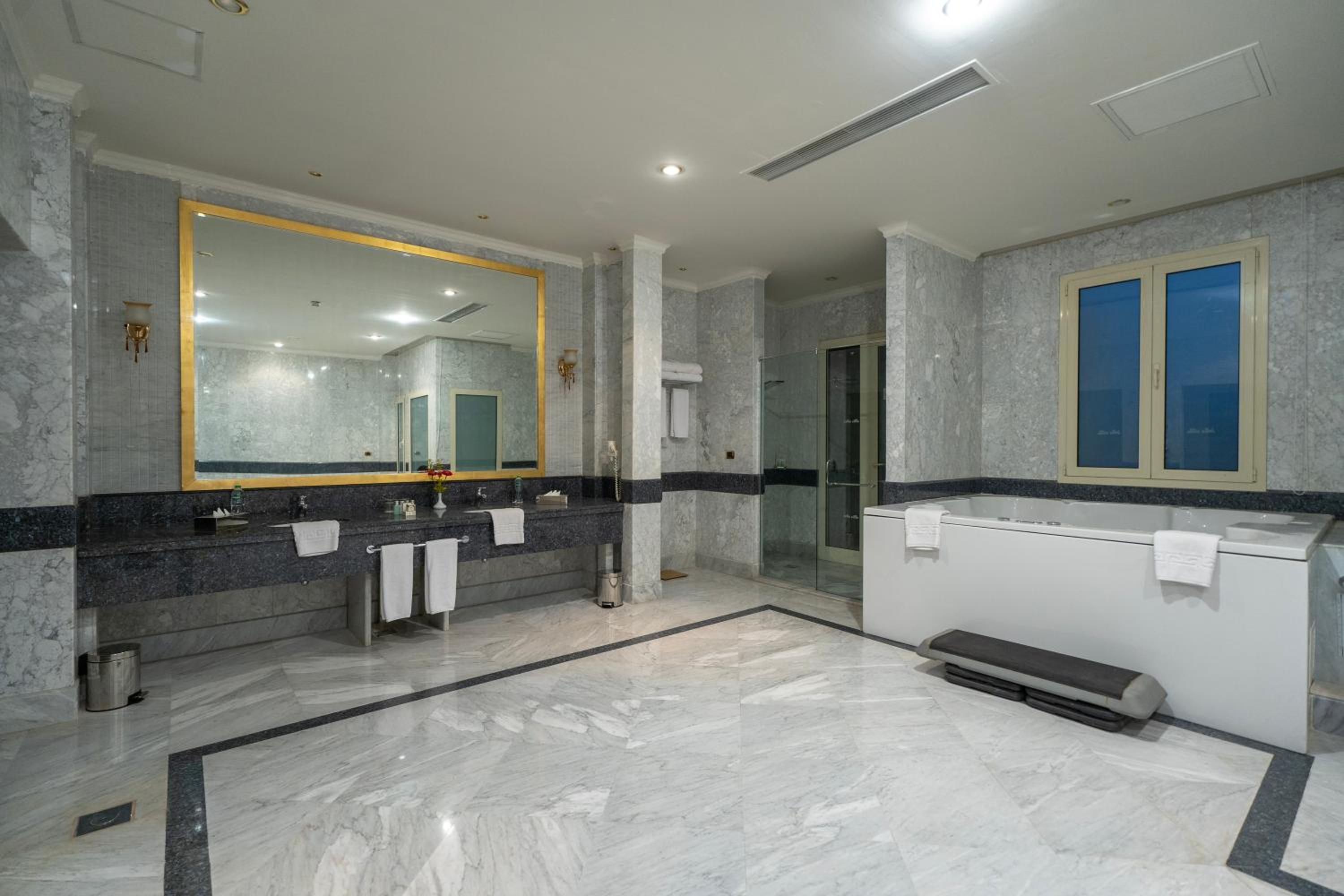 Royal Villa - Photo 14