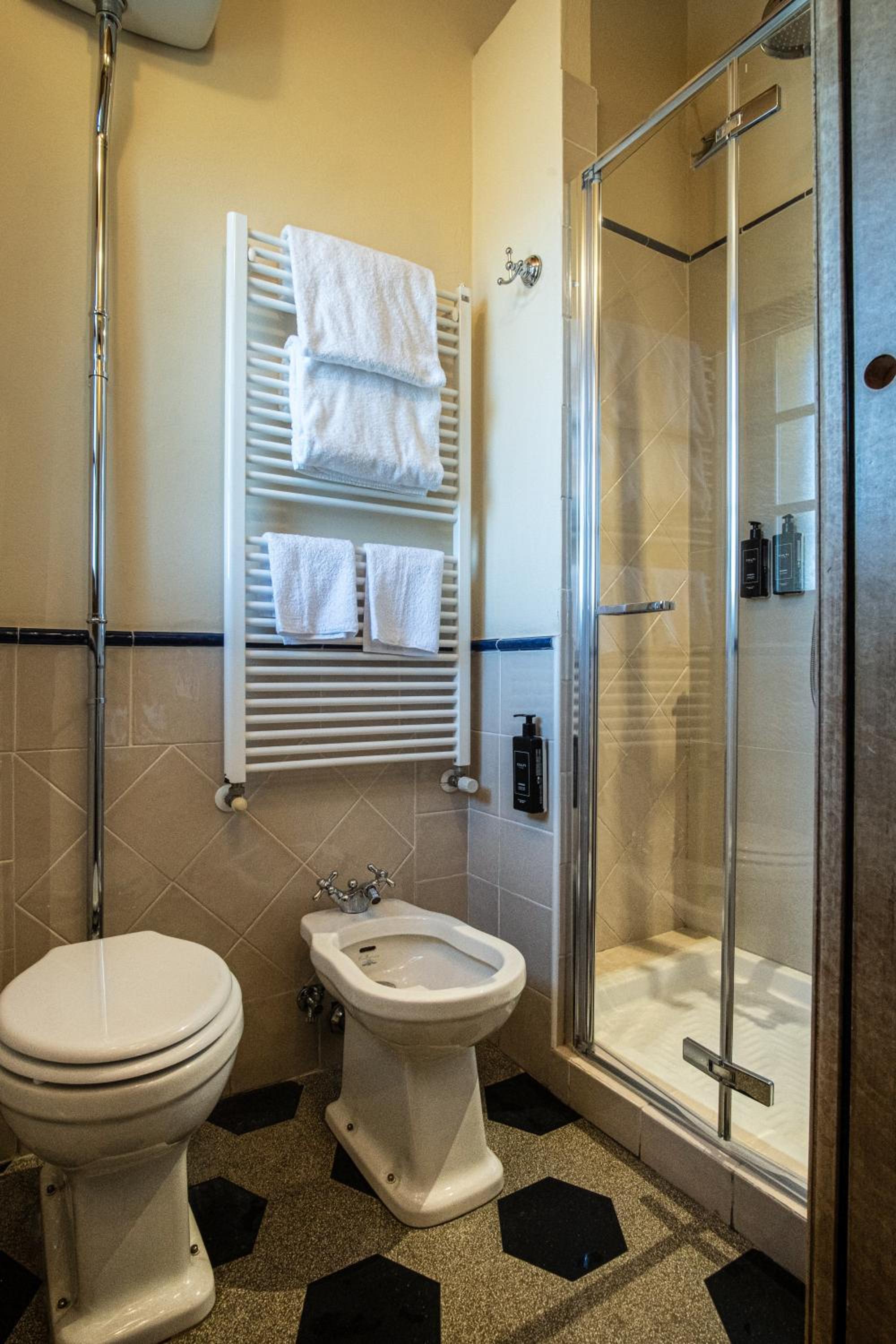 Deluxe Junior Suite photo 2